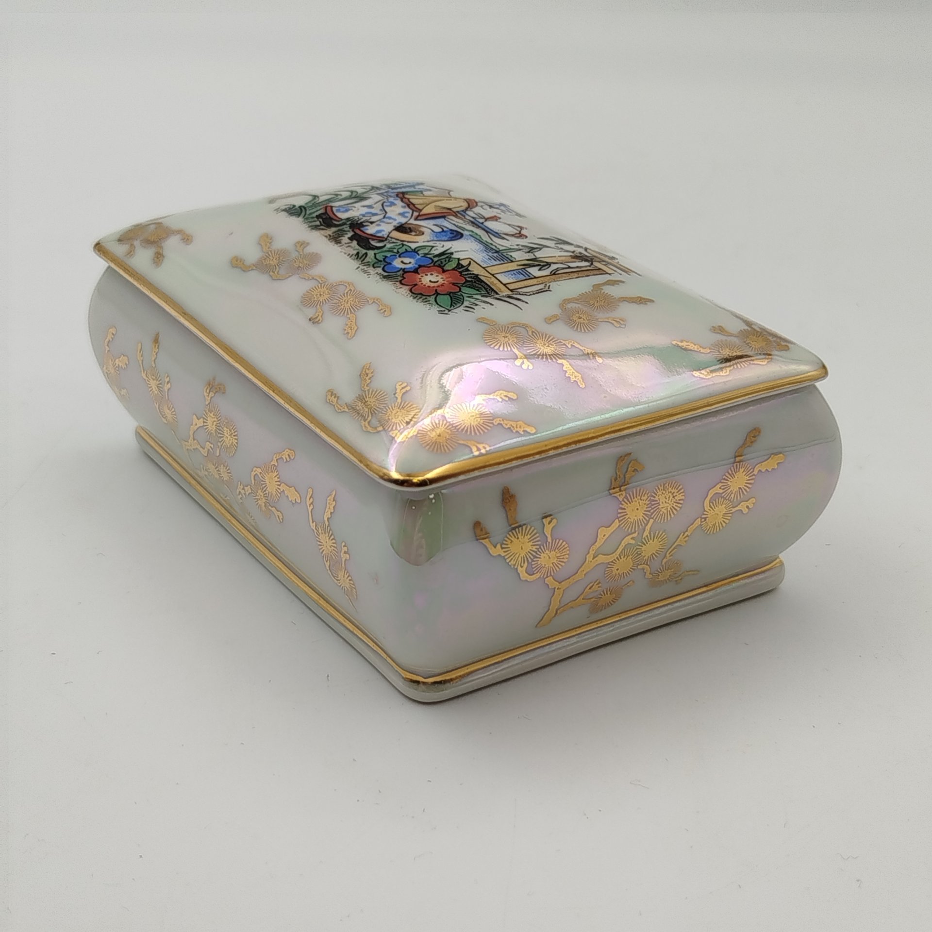 Шкатулка прямоугольной формы "Гейша"