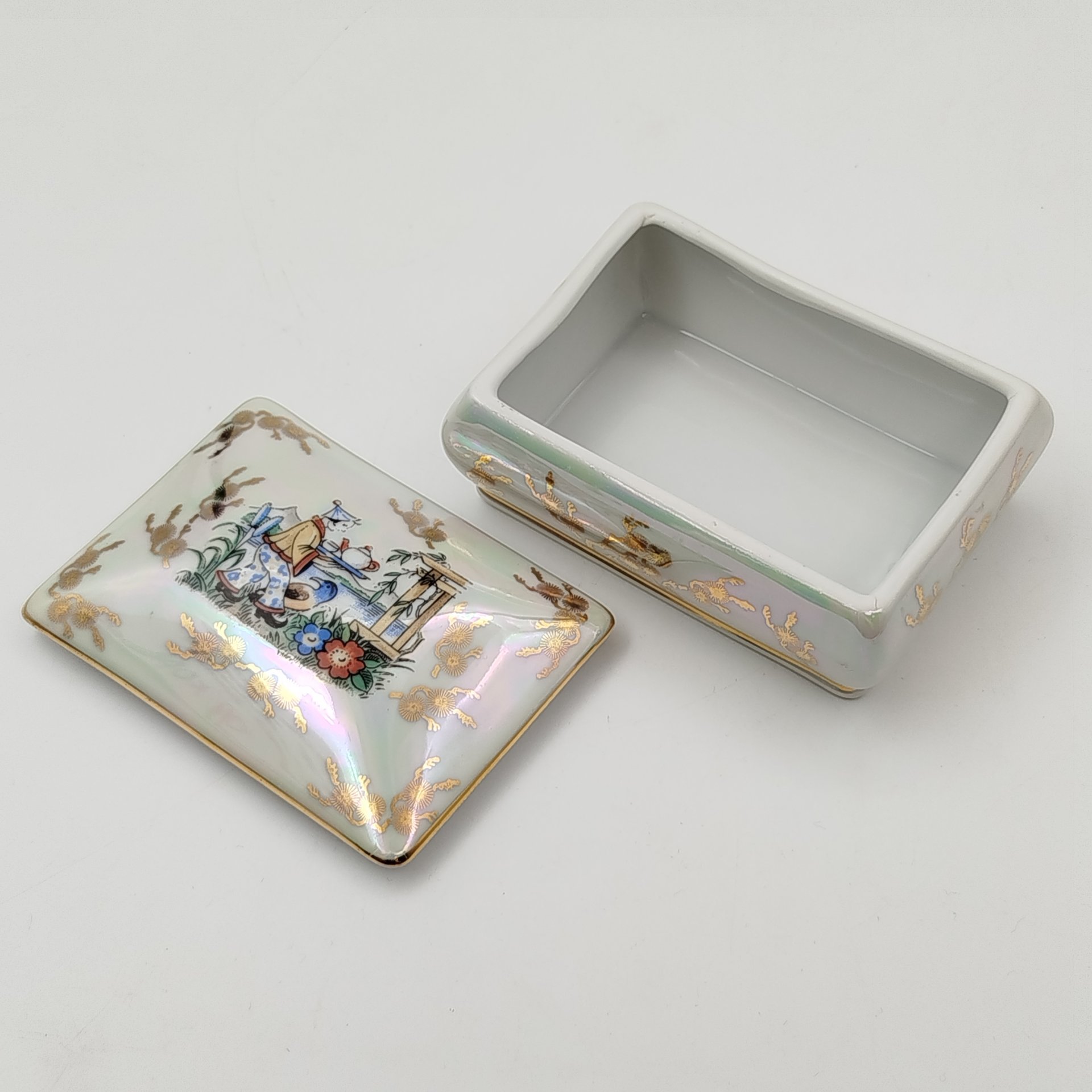 Шкатулка прямоугольной формы "Гейша"