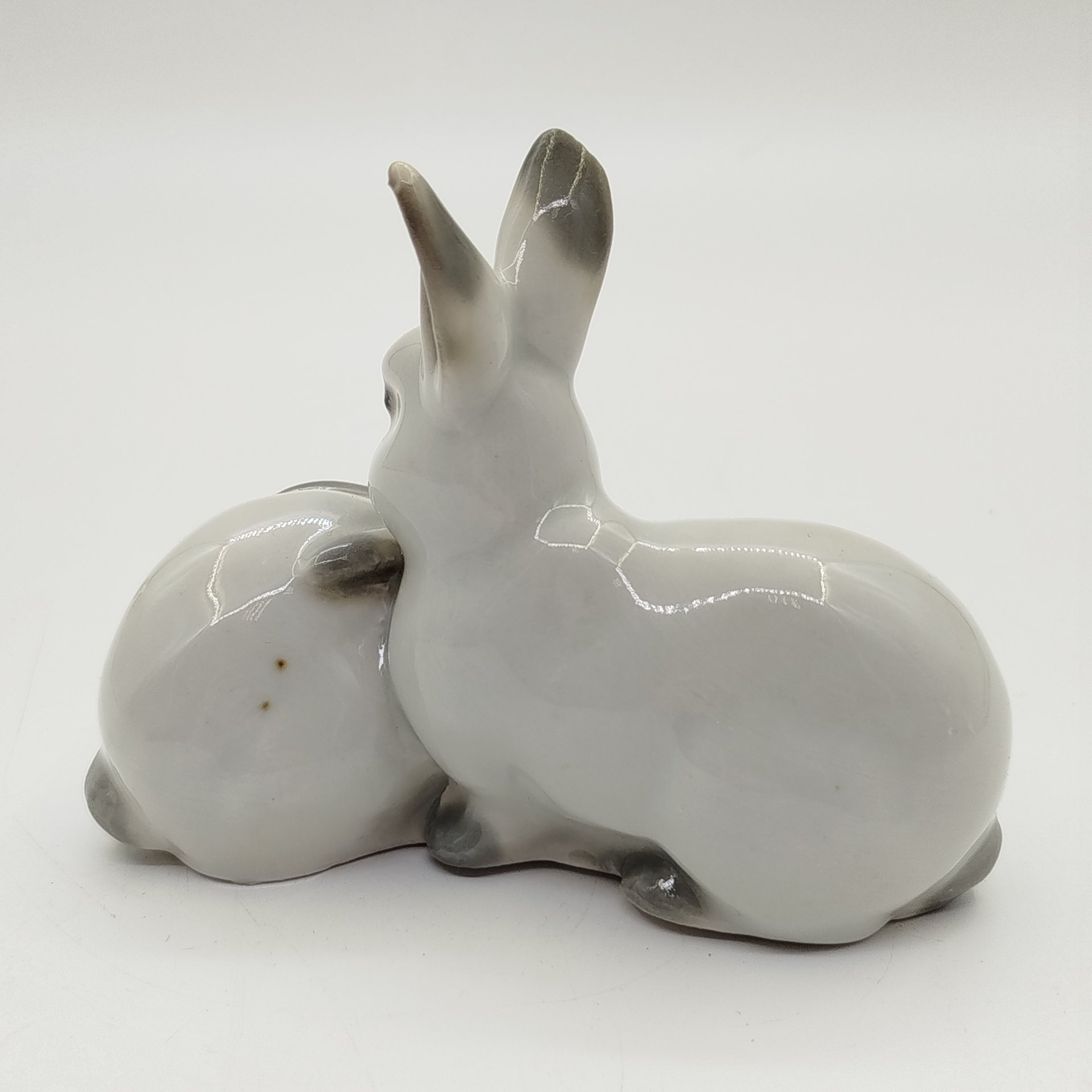 Статуэтка «Зайцы», фарфор, роспись, Артель «Прогресс», СССР, 1950-1960 гг.