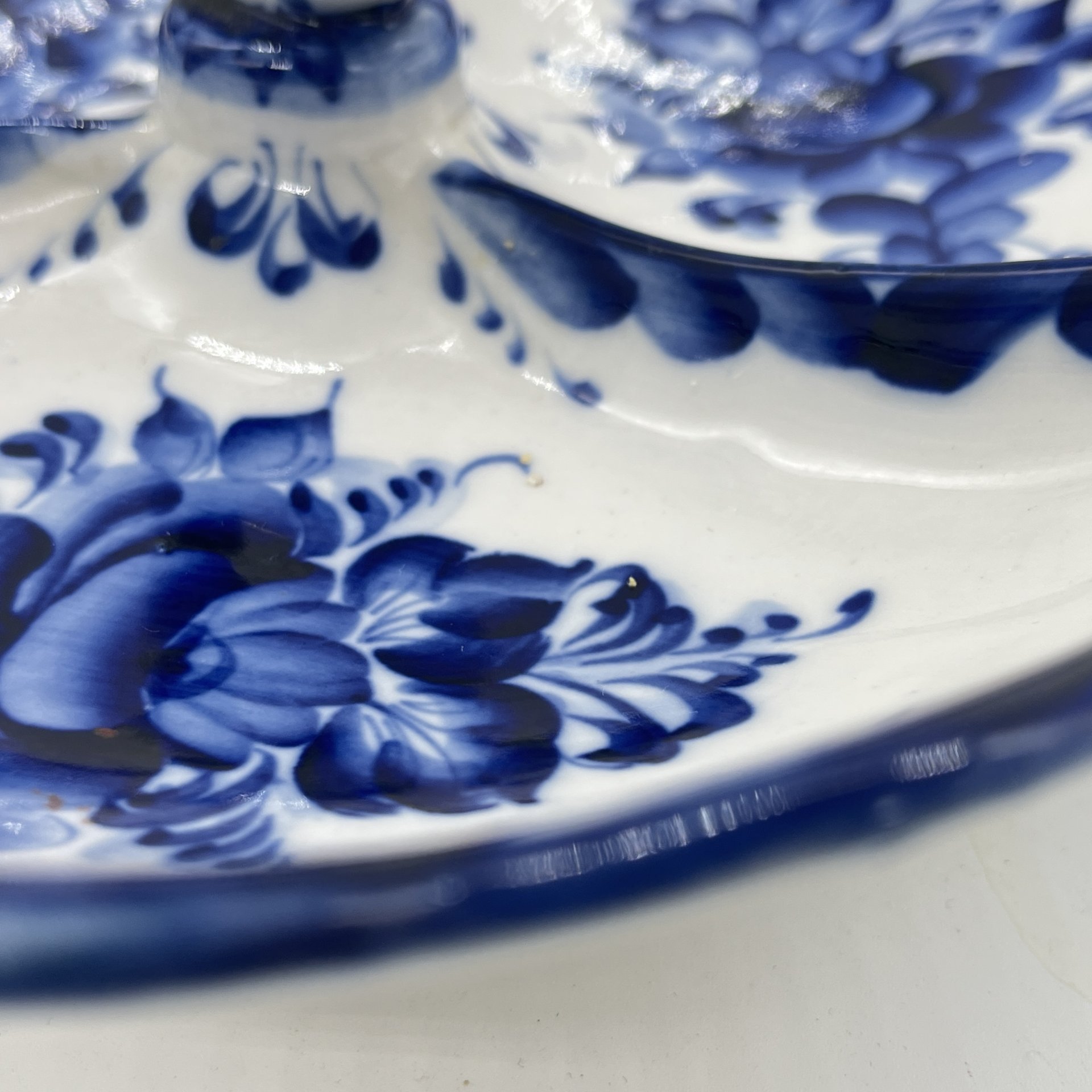 Менажница с расписным цветочным декором, Гжель, авт. Климов, Колочева, фарфор, роспись, Россия, 1990-2010 гг.