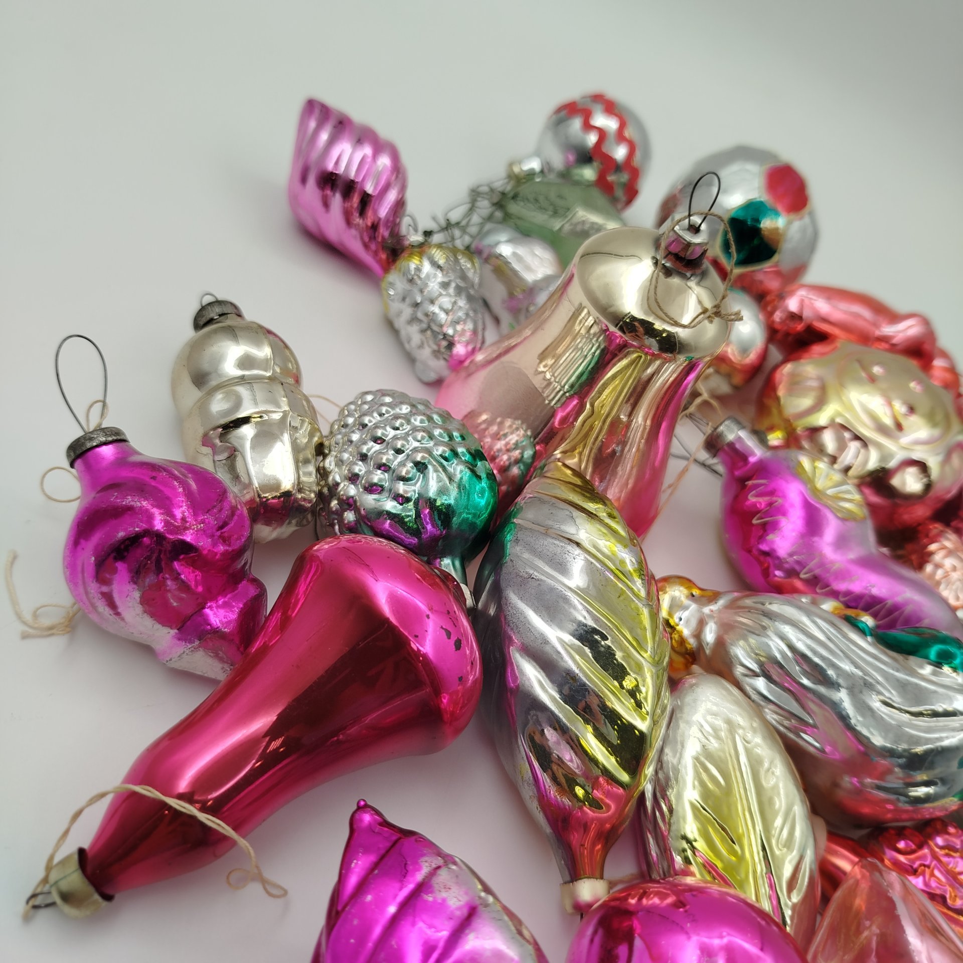 Набор из 35-ти подвесных ёлочных игрушек различных форм и расцветок, стекло, краска, металл, СССР, 1960-1990 гг.
