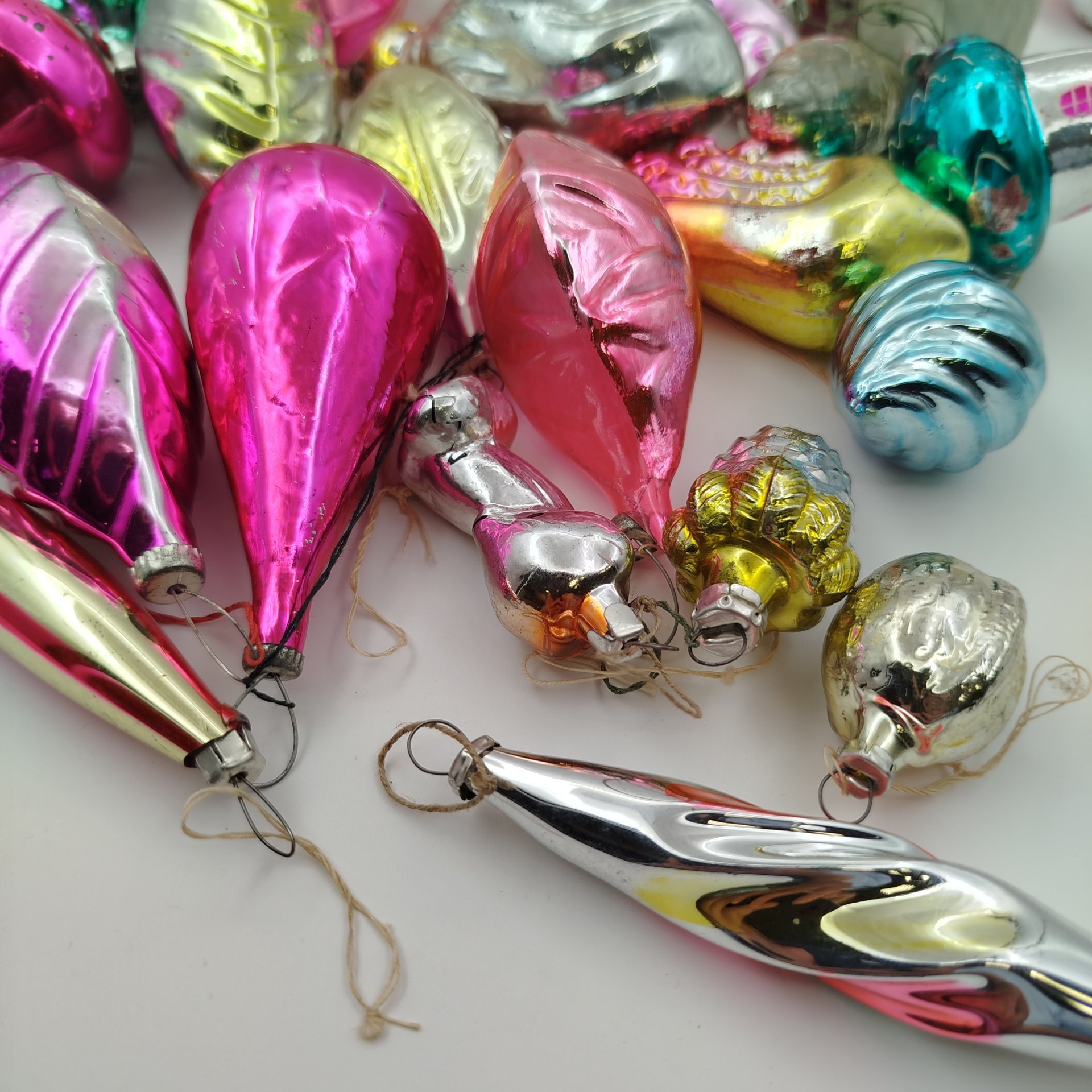Набор из 35-ти подвесных ёлочных игрушек различных форм и расцветок, стекло, краска, металл, СССР, 1960-1990 гг.