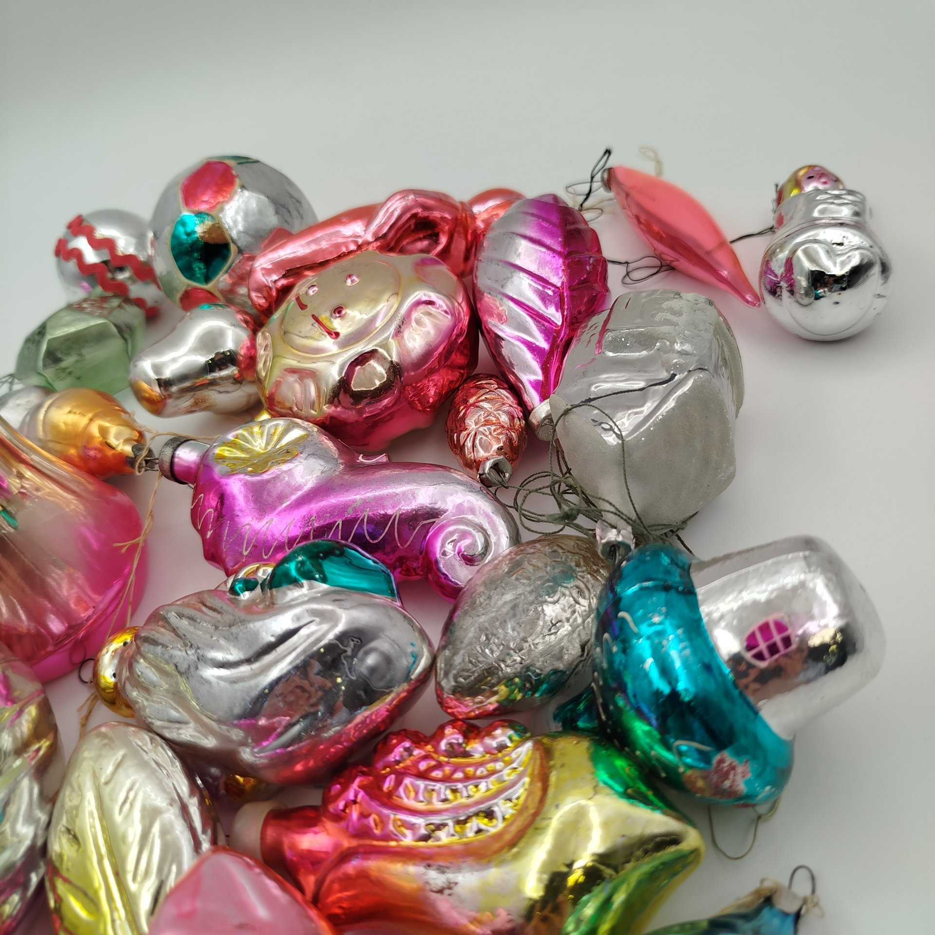 Набор из 35-ти подвесных ёлочных игрушек различных форм и расцветок, стекло, краска, металл, СССР, 1960-1990 гг.
