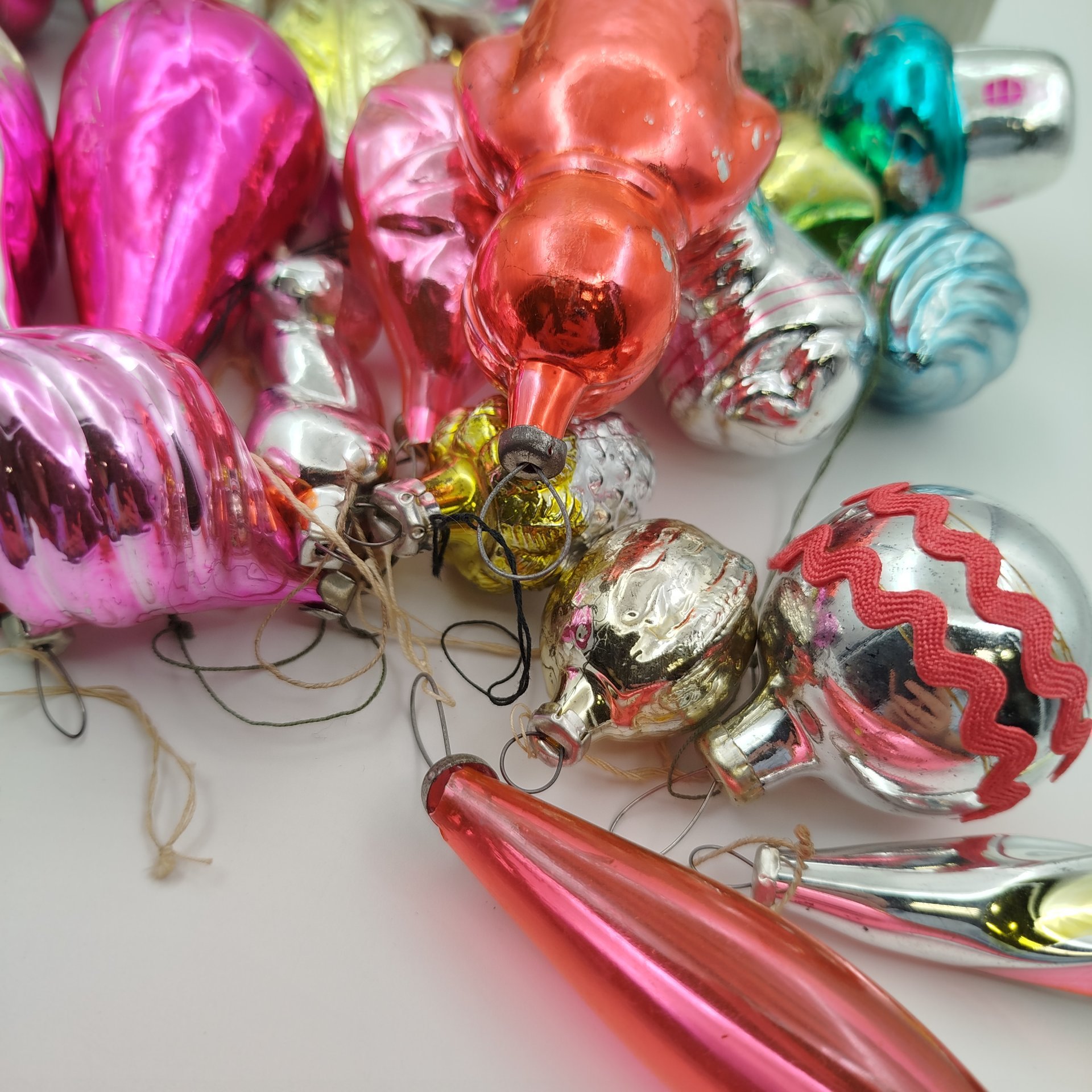 Набор из 35-ти подвесных ёлочных игрушек различных форм и расцветок, стекло, краска, металл, СССР, 1960-1990 гг.