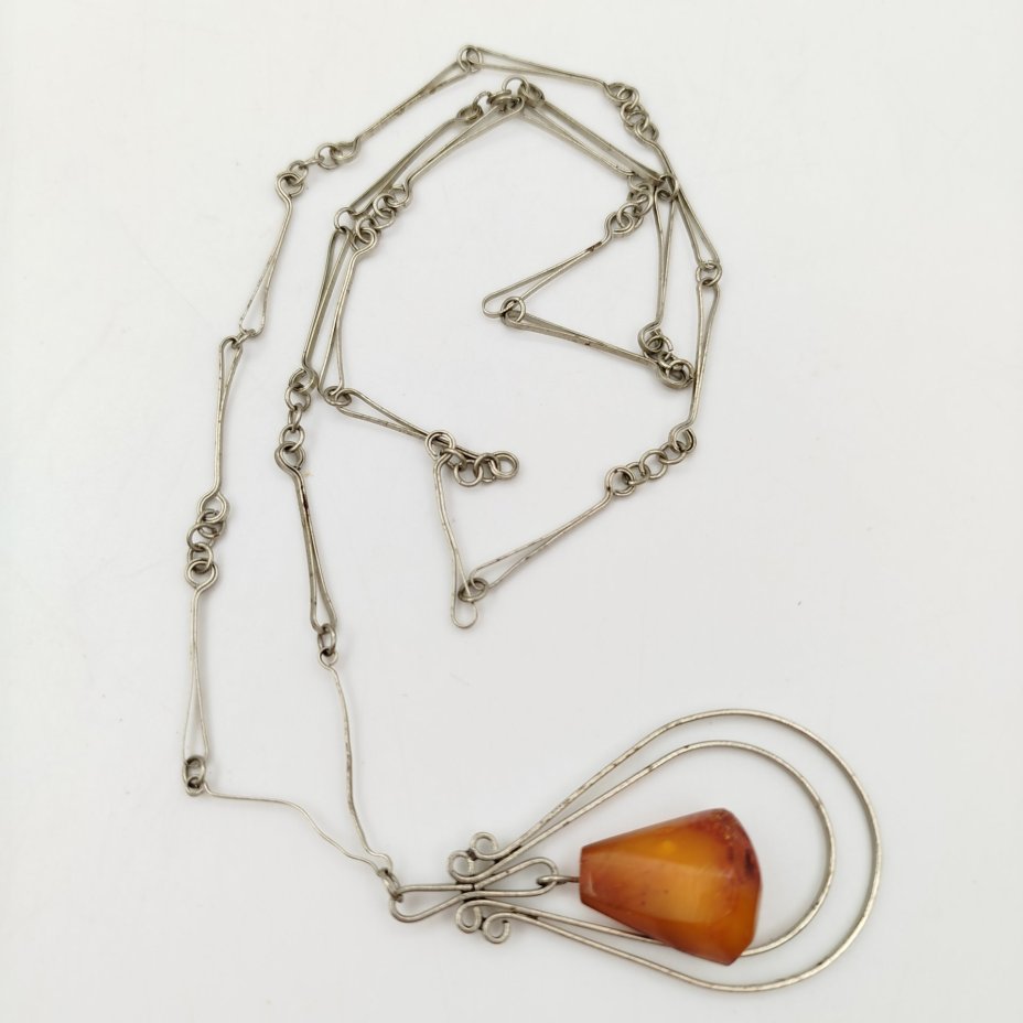 Кулон грушевидной формы на цепочке