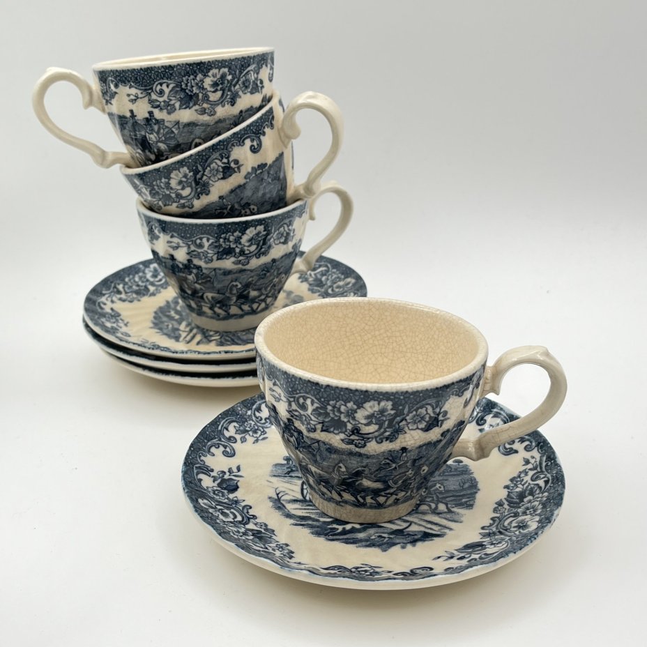 Набор чайных пар на 4 персоны, украшенных изображением экипажа, Monarh, фаянс, деколь, Великобритания, 1970-1990 гг.