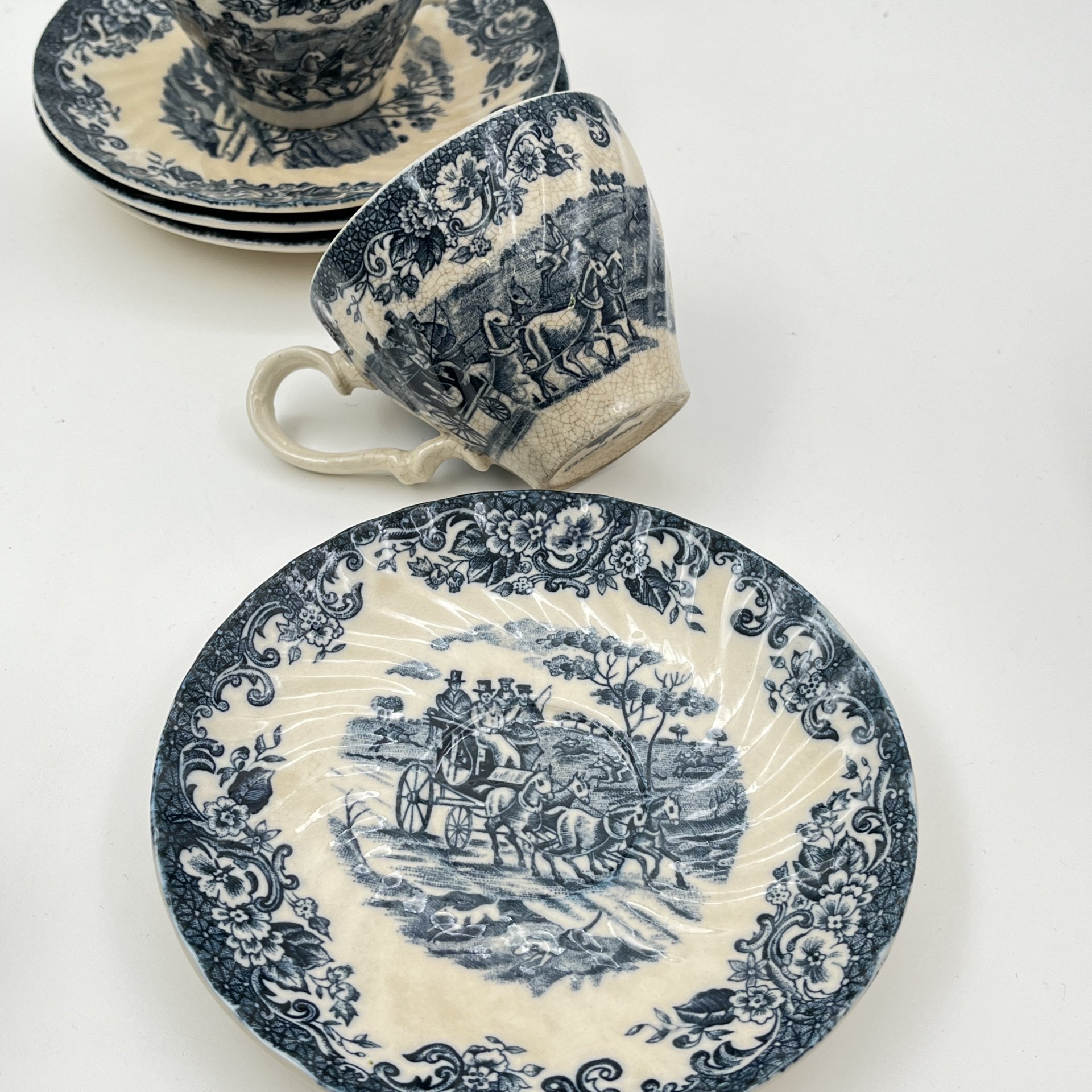 Набор чайных пар на 4 персоны, украшенных изображением экипажа, Monarh