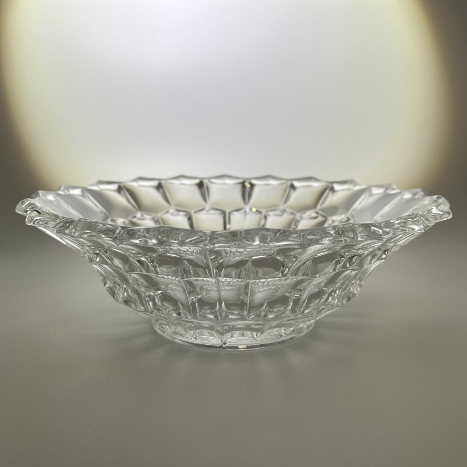 Фруктовница (салатник) с рельефным декором в виде сот и волнистым бортом