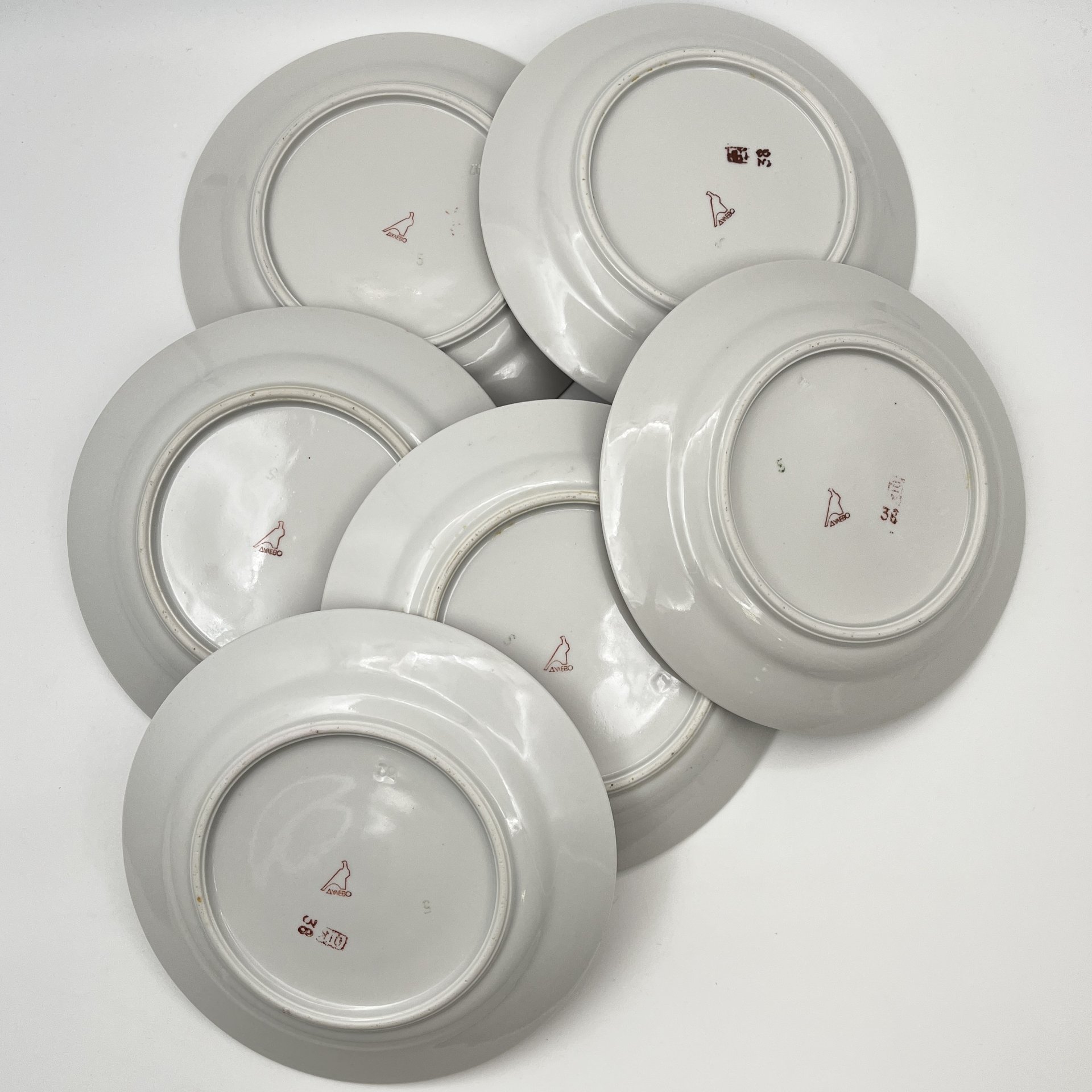 Набор десертных тарелок малинового оттенка на 6 персон