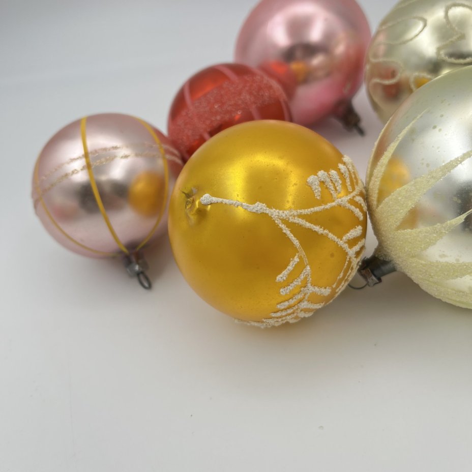 Набор из 8-ми ёлочных игрушек шарообразной формы