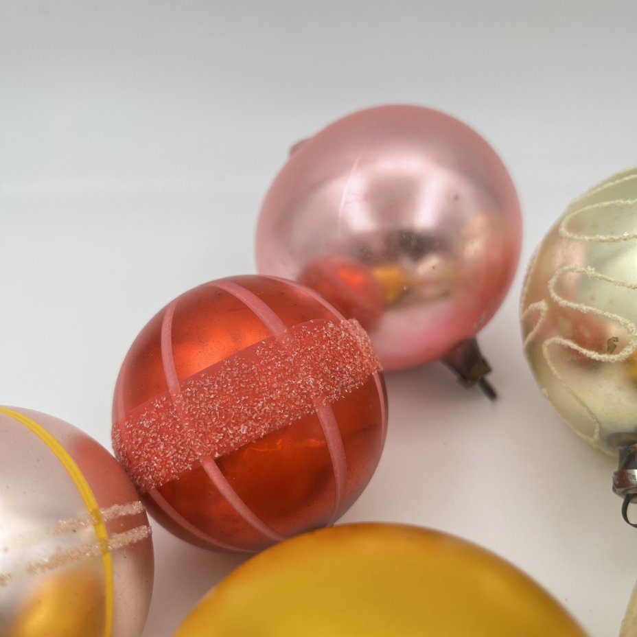 Набор из 8-ми ёлочных игрушек шарообразной формы