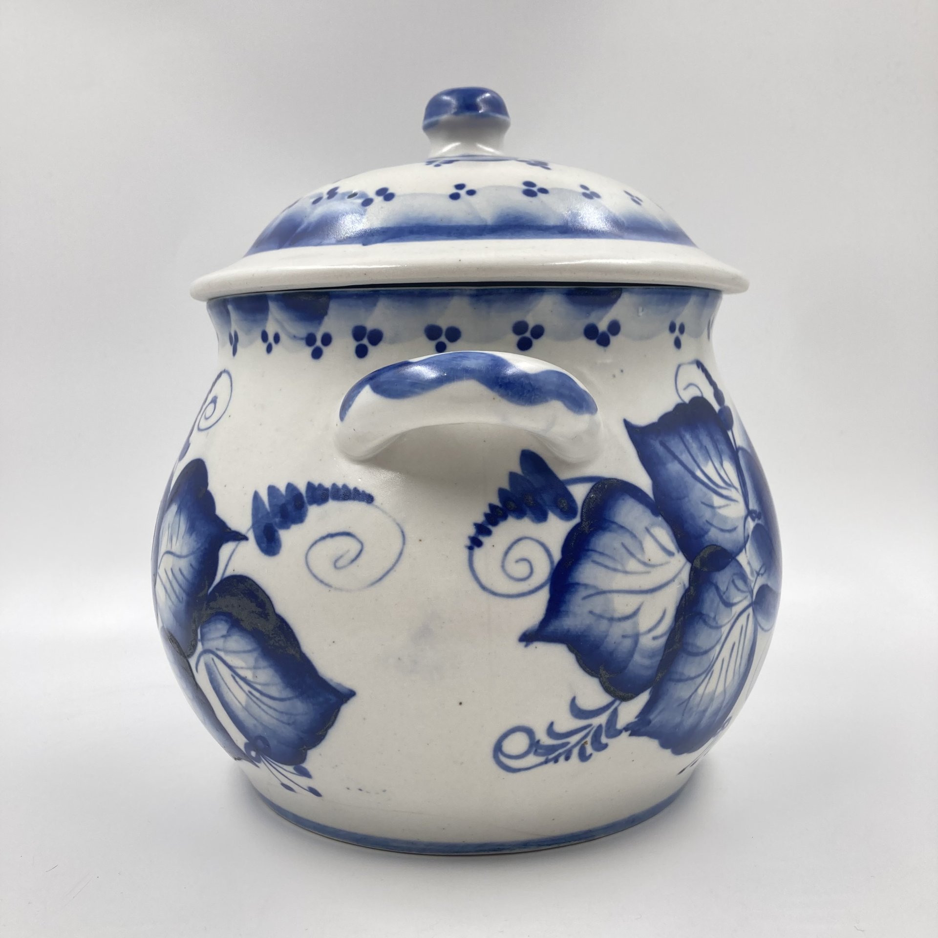 Горшочек с крышкой, фарфор, роспись, Речицкий фарфоровый завод (Гжель), СССР, 1970-1980 гг.