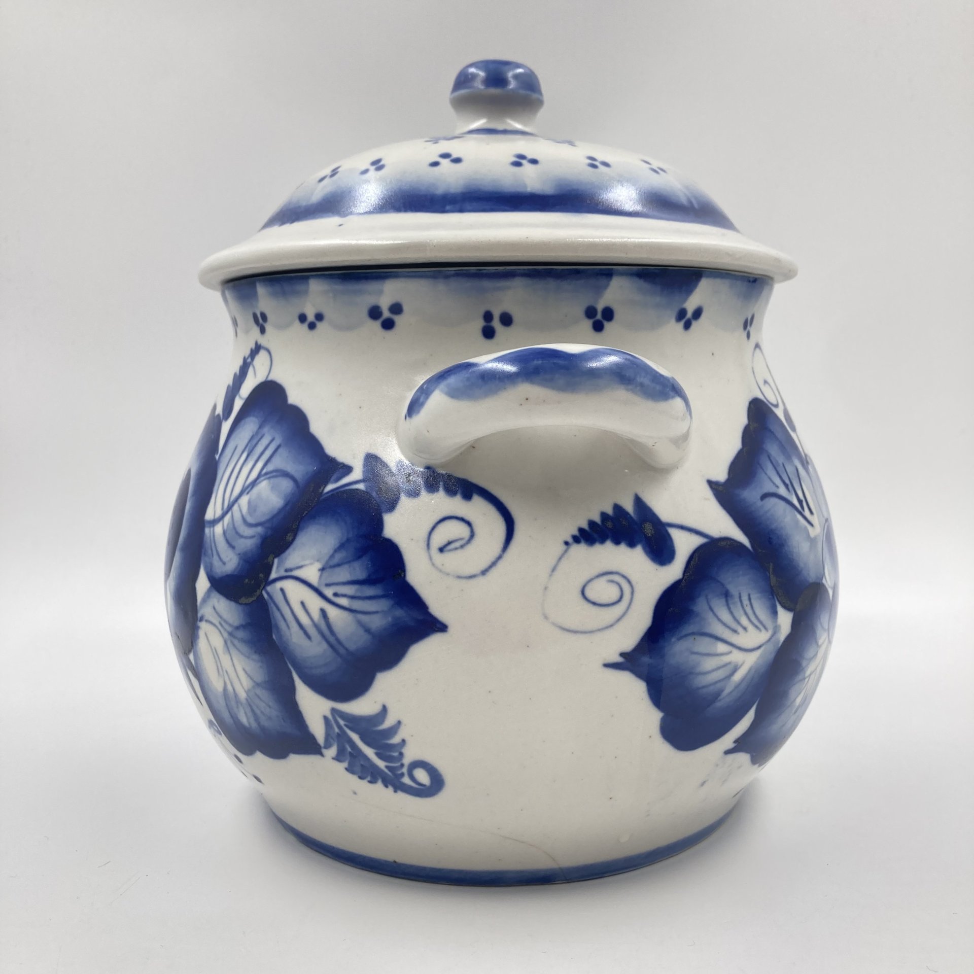 Горшочек с крышкой, фарфор, роспись, Речицкий фарфоровый завод (Гжель), СССР, 1970-1980 гг.