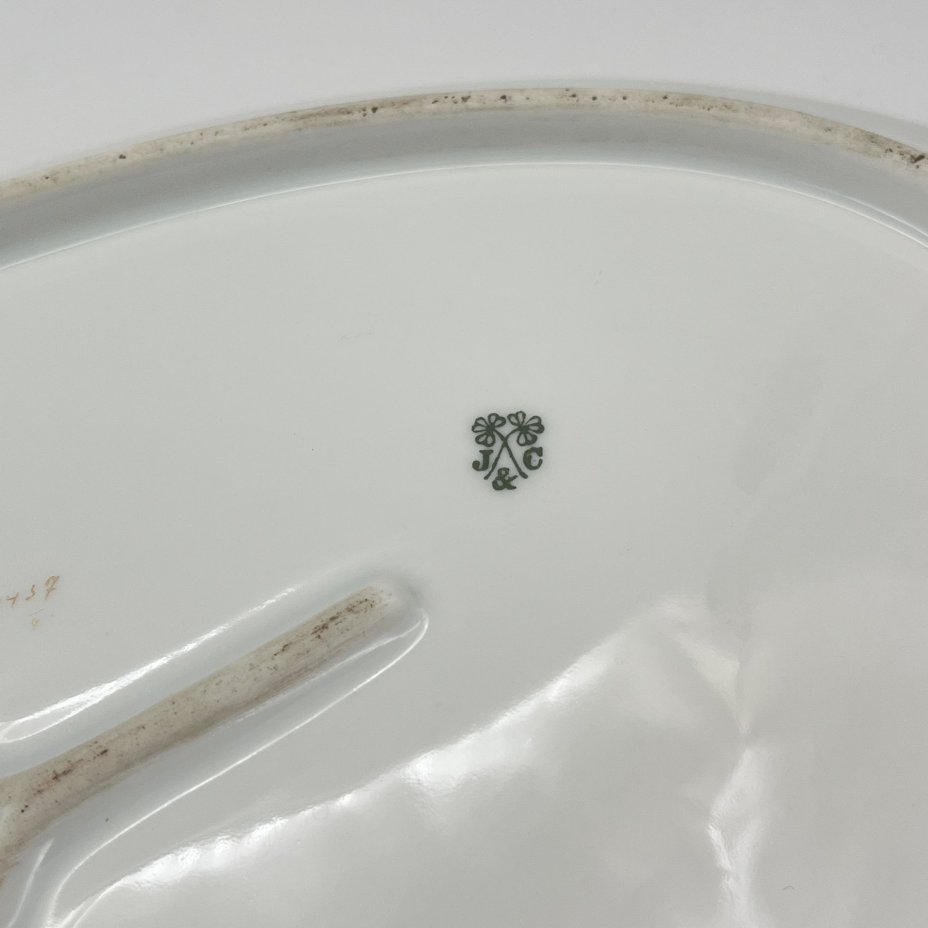 Блюдо овальной формы с золотисто-красной орнаментальной каймой, "Jaeger, Thomas & Co"