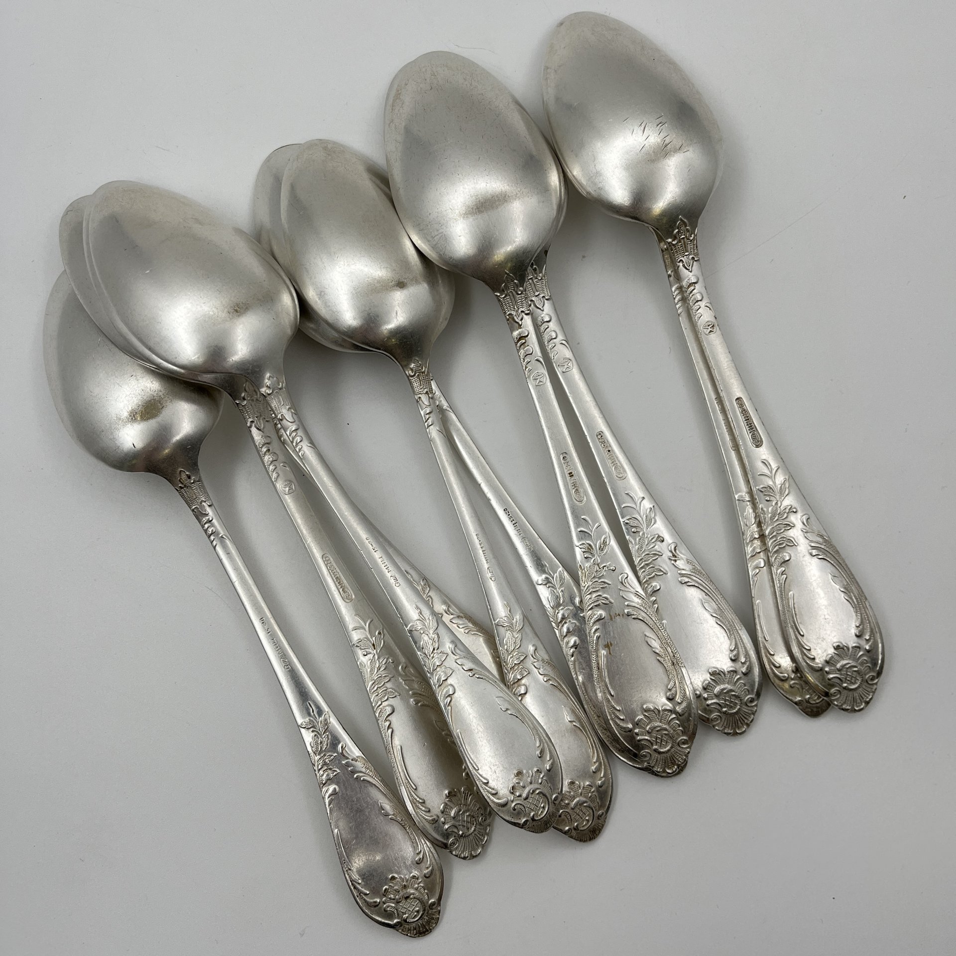 Набор из десяти столовых ложек с растительным декором, мНЦ (медь-никель-цинк), Вольнянский завод столовых приборов им. Шевченко (ЗiШ, ЗиШ), СССР, 1960-1990 гг.