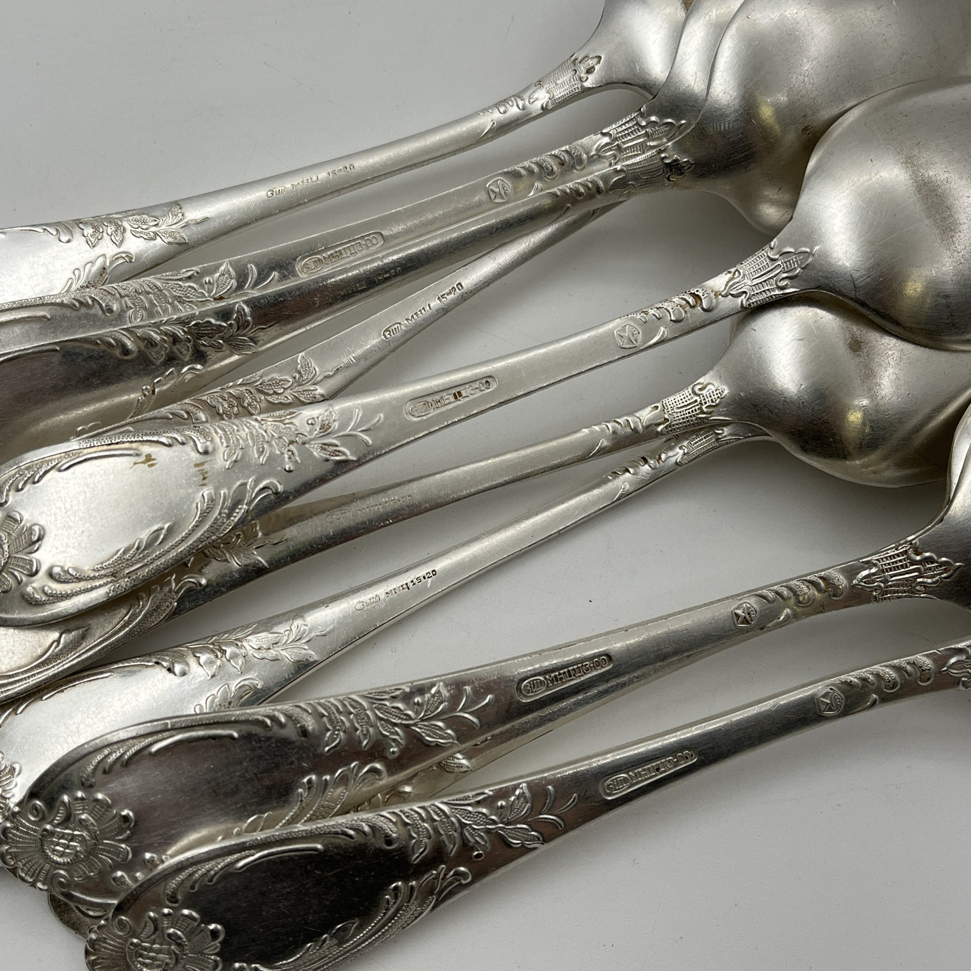 Набор из десяти столовых ложек с растительным декором, мНЦ (медь-никель-цинк), Вольнянский завод столовых приборов им. Шевченко (ЗiШ, ЗиШ), СССР, 1960-1990 гг.