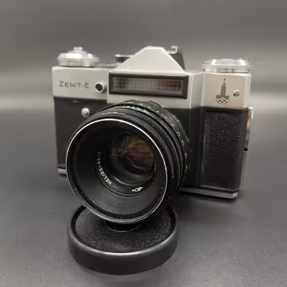 Фотоаппарат "Зенит-Е"  с объективом "Гелиос-44-2" в оригинальном кофре, Красногорский механический завод (КМЗ)