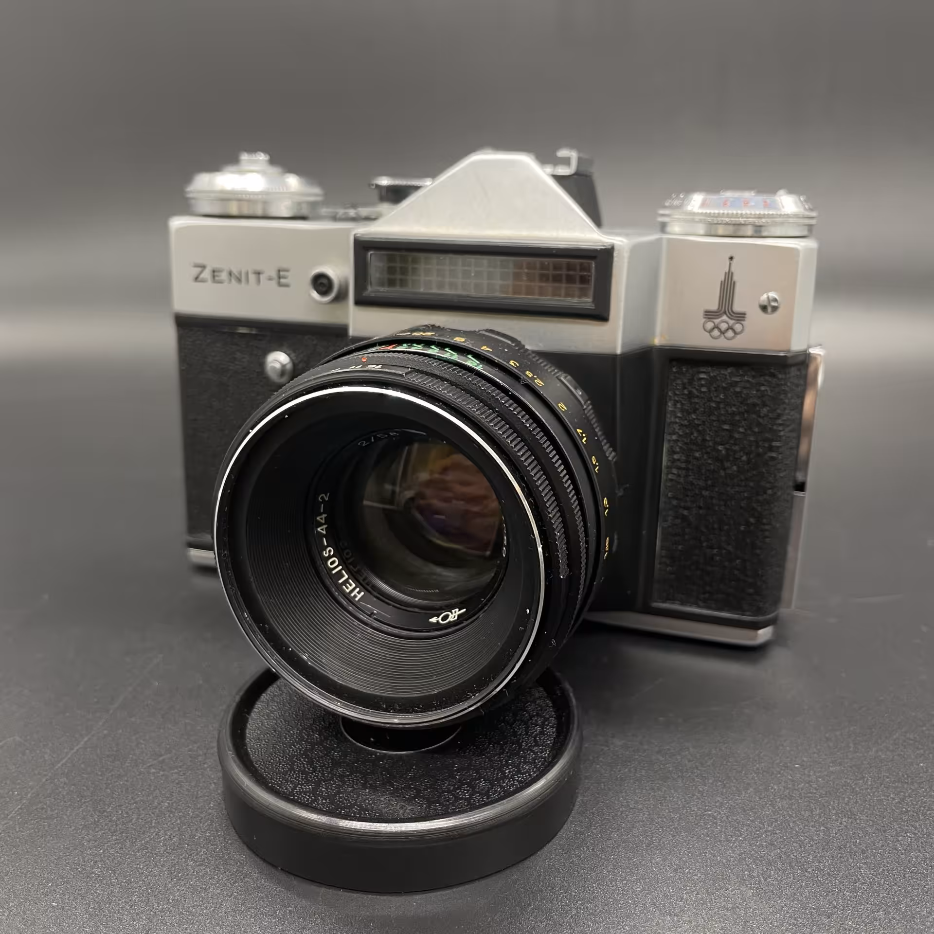 Фотоаппарат "Зенит-Е"  с объективом "Гелиос-44-2" в оригинальном кофре, Красногорский механический завод (КМЗ)