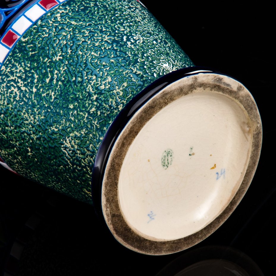 Ваза в стиле Art Deco, украшенная изображением экзотических цветов и птиц, Amphora-Werke Riessner