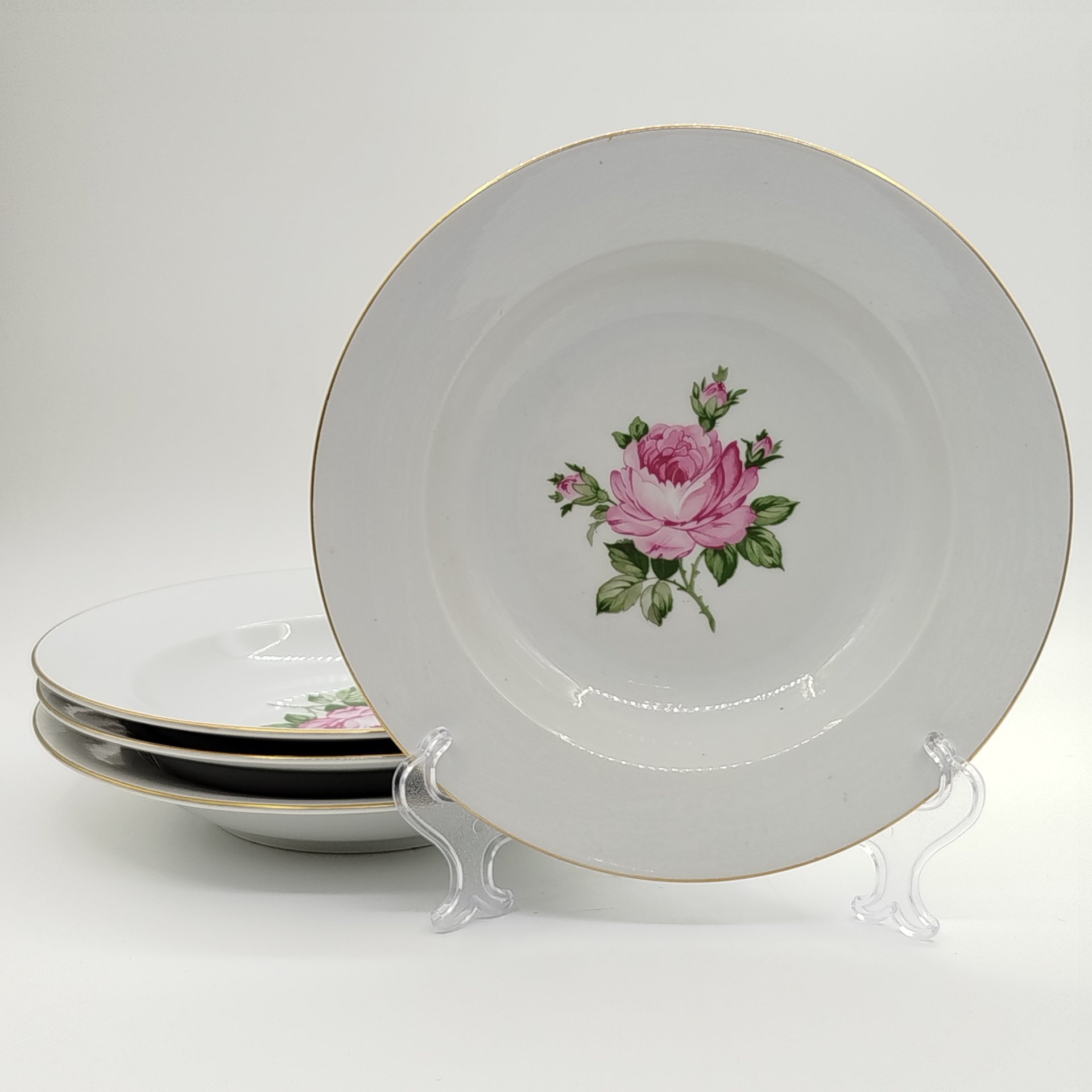 Набор из 4-х суповых тарелок, украшенных изображением розы