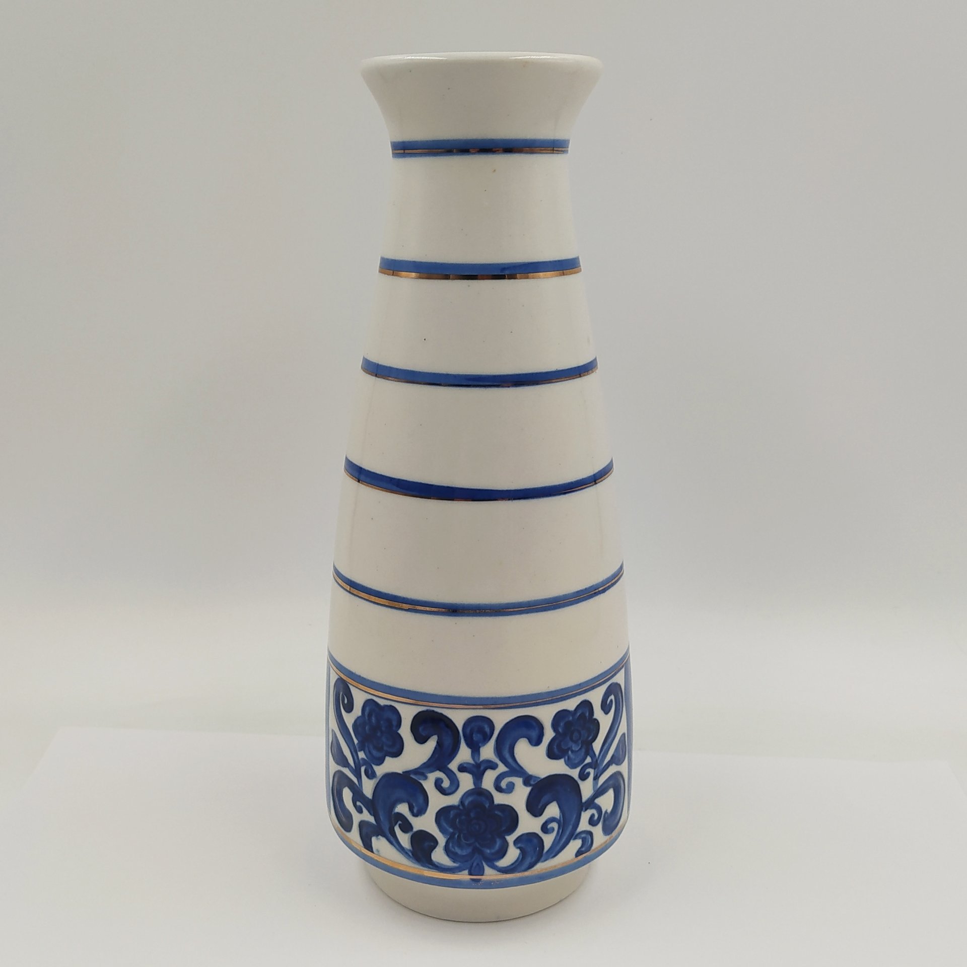 Ваза с растительным декором и олимпийской символикой, фарфор, роспись, золочение, Бронницкий завод фарфоровых изделий «Возрождение», СССР, 1980 г.