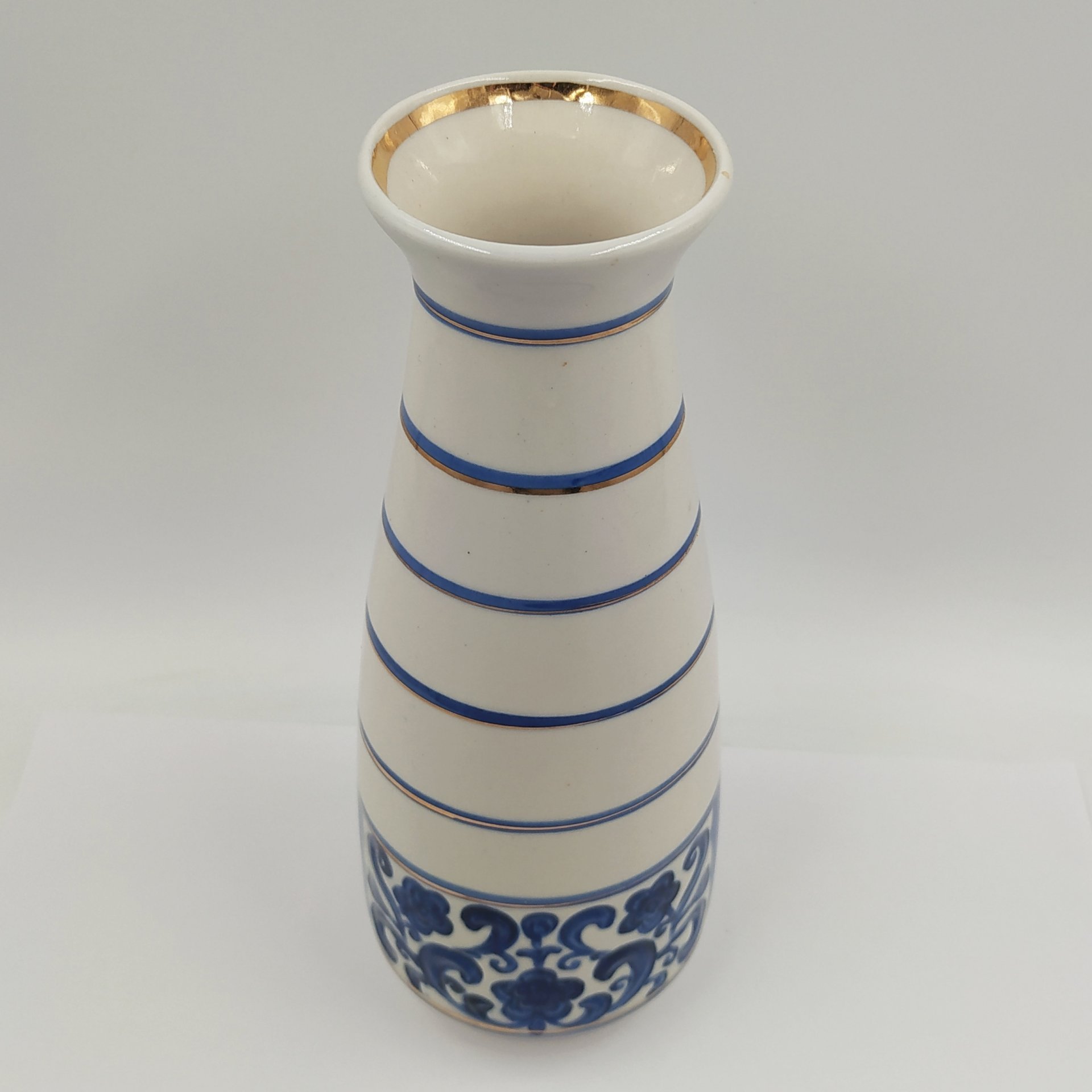 Ваза с растительным декором и олимпийской символикой, фарфор, роспись, золочение, Бронницкий завод фарфоровых изделий «Возрождение», СССР, 1980 г.