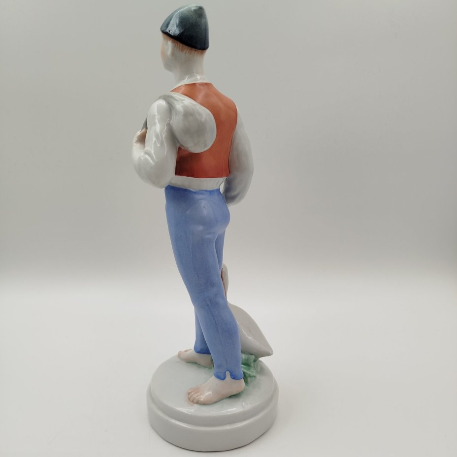 Статуэтка "Юноша с гусем", Kezifestes Budapest, фарфор, роспись, Венгрия, 1950-1980 гг.