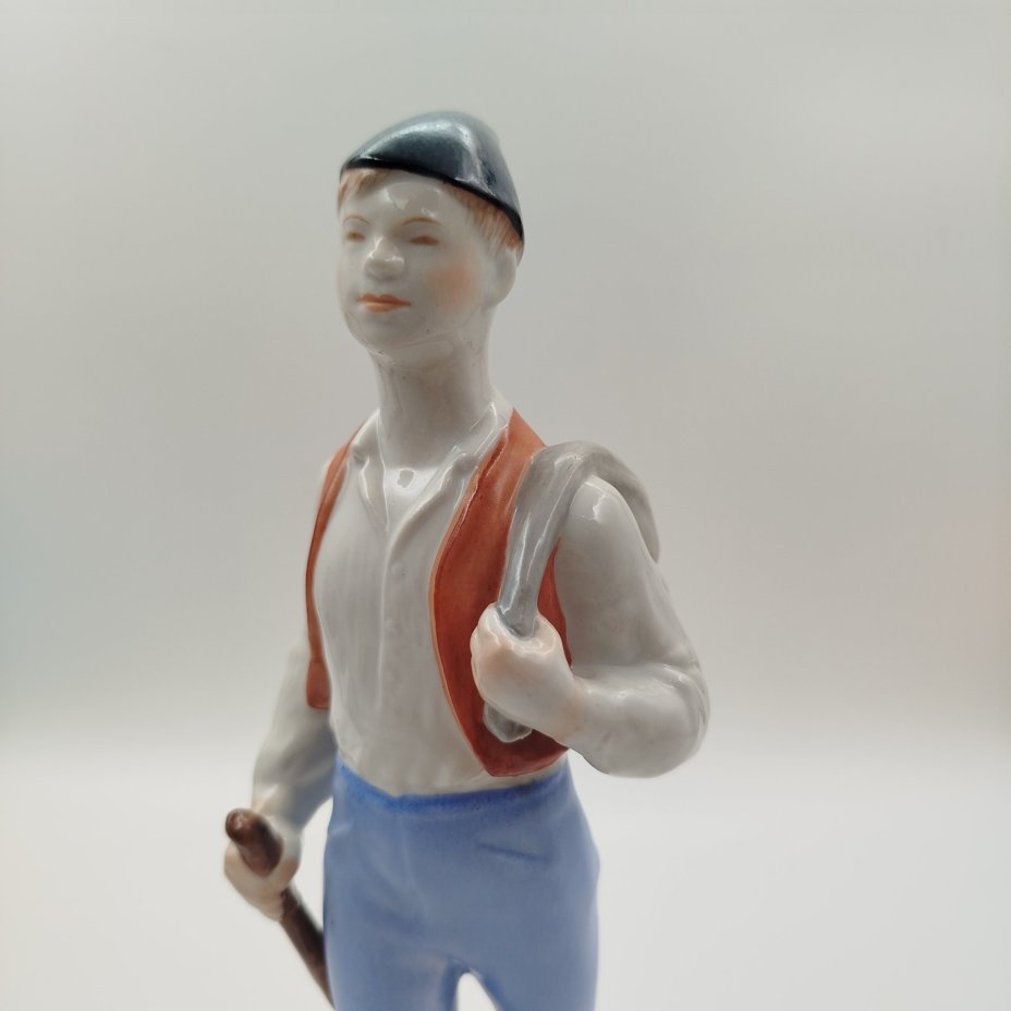Статуэтка "Юноша с гусем", Kezifestes Budapest, фарфор, роспись, Венгрия, 1950-1980 гг.