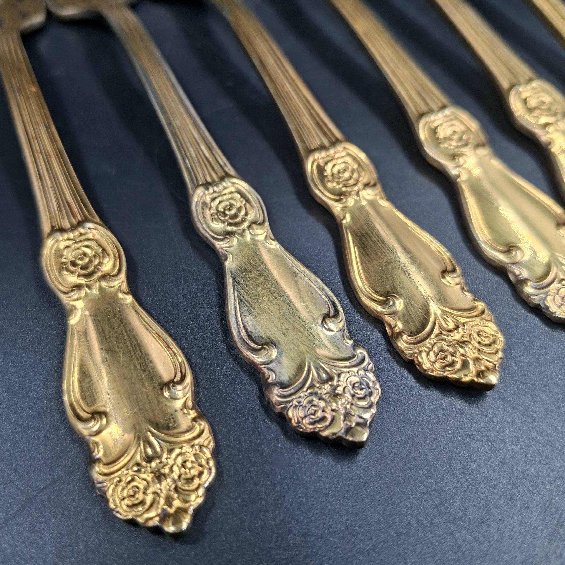 Набор из шести обеденных вилок "Серебряная роза", мНЦ (медь-никель-цинк), золочение, Кольчугинский завод цветных металлов, СССР, 1970-1990 гг.