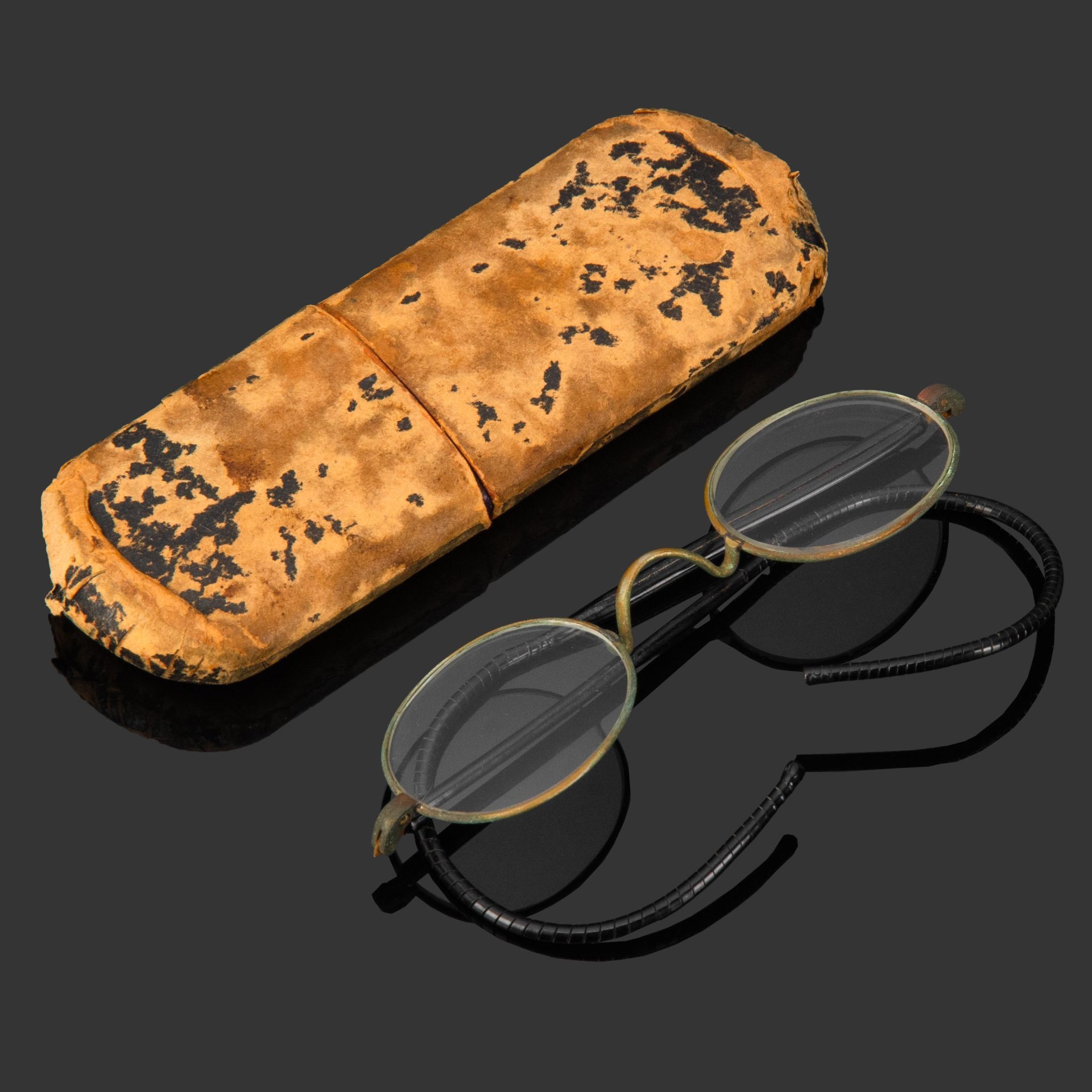 Очки с гибкими дужками в оригинальном футляре, стекло, металл, картон, Западная Европа, 1900-1940 гг.