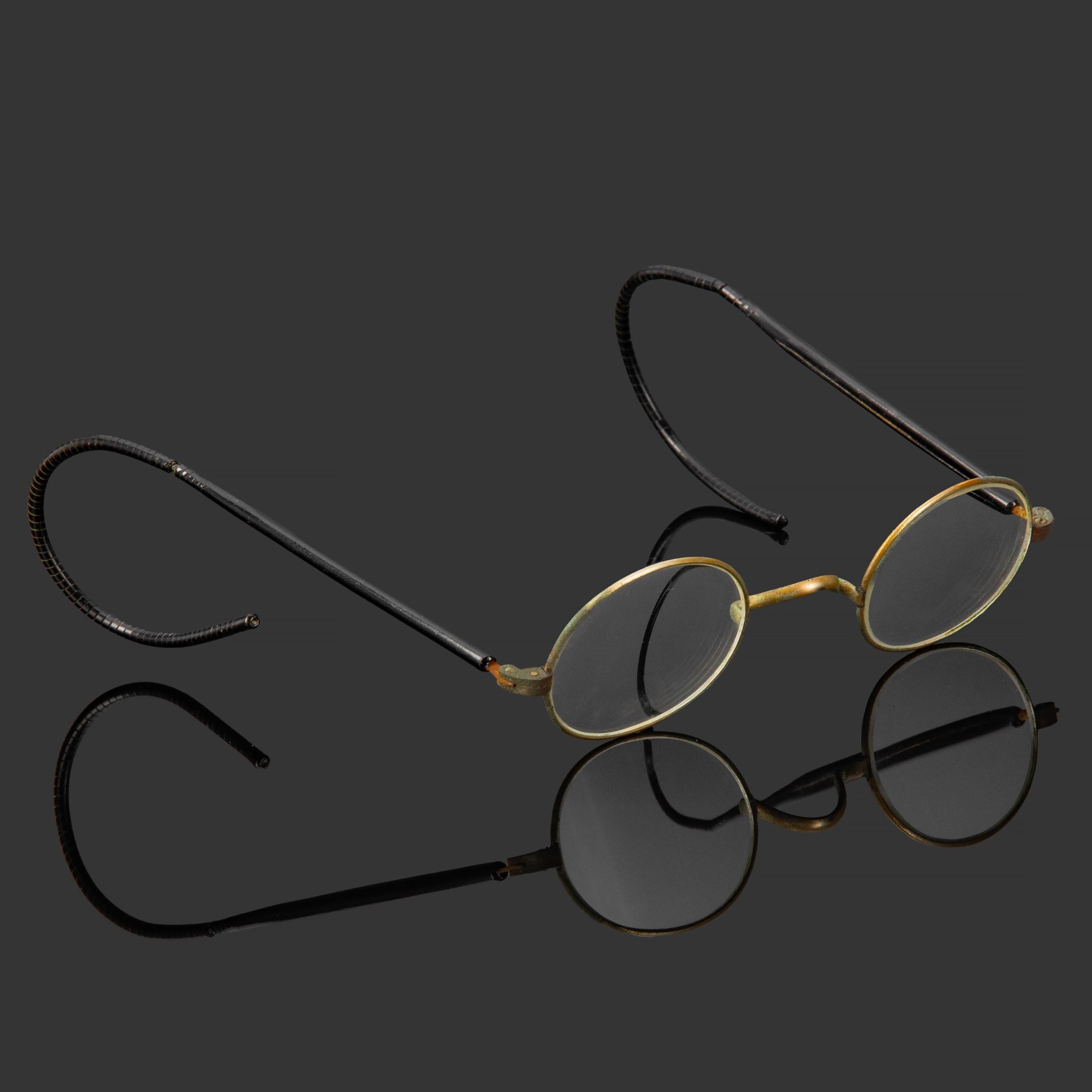 Очки с гибкими дужками в оригинальном футляре, стекло, металл, картон, Западная Европа, 1900-1940 гг.