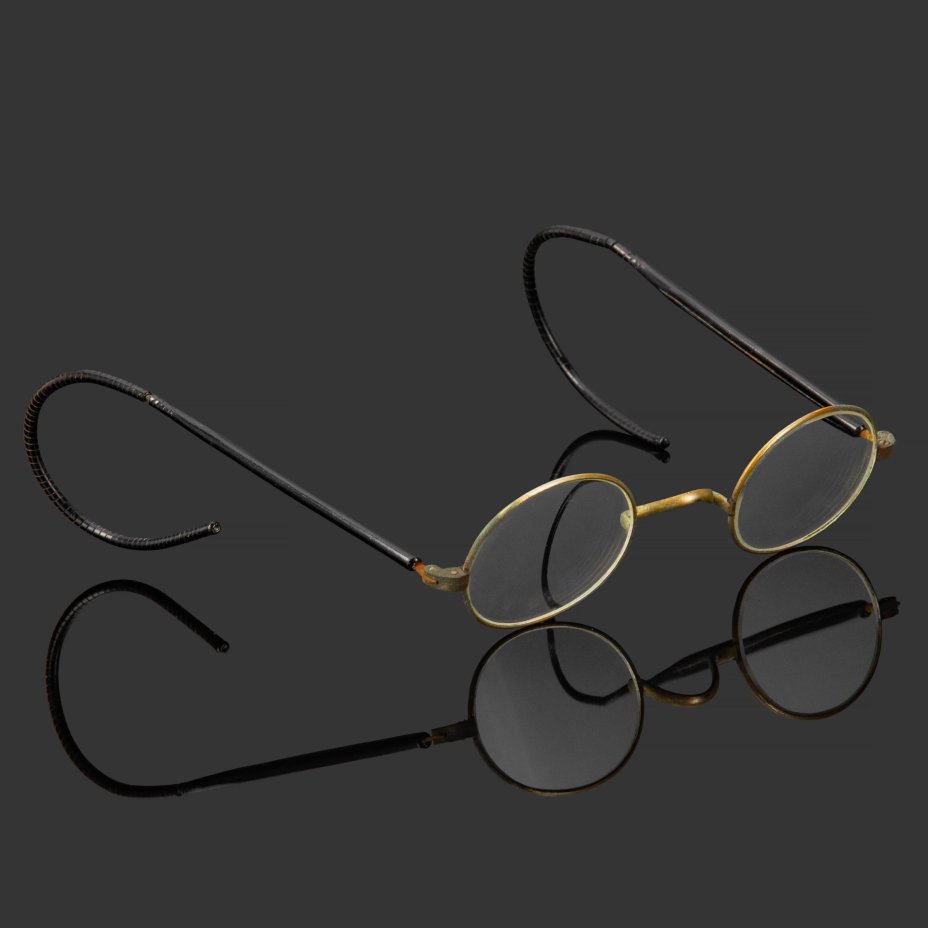 Очки с гибкими дужками в оригинальном футляре, стекло, металл, картон, Западная Европа, 1900-1940 гг.
