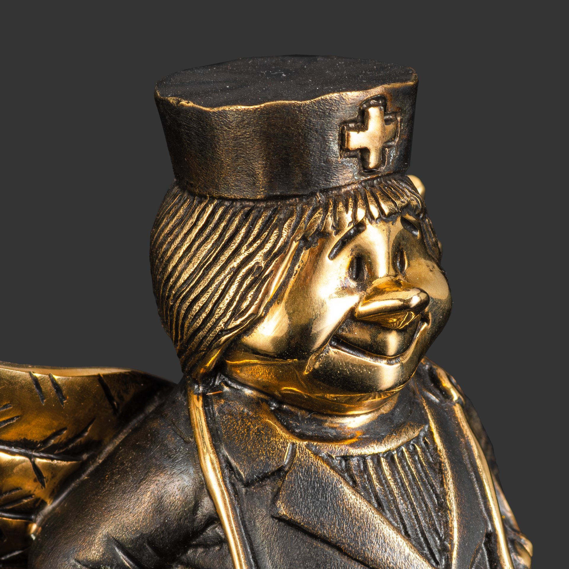 Скульптура  "Врач-Ангел"