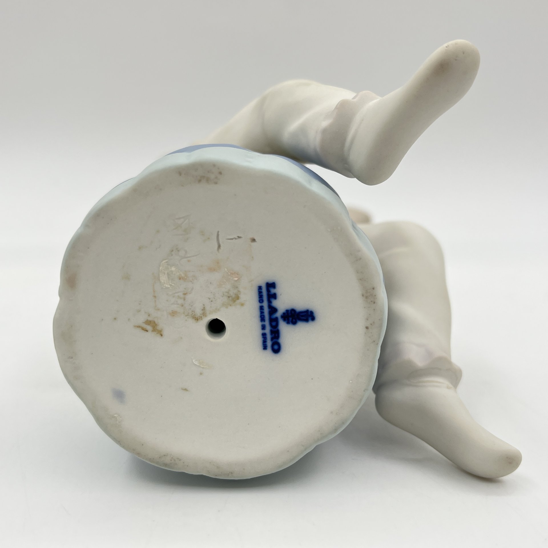 Статуэтка "Девочка прихорашивается", Lladro