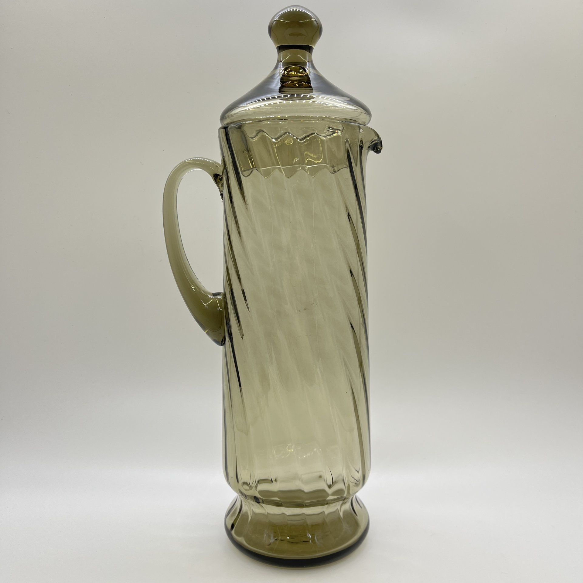 Кувшин с крышкой для подачи холодных напитков, цветное стекло, СССР, 1970-1990 гг.