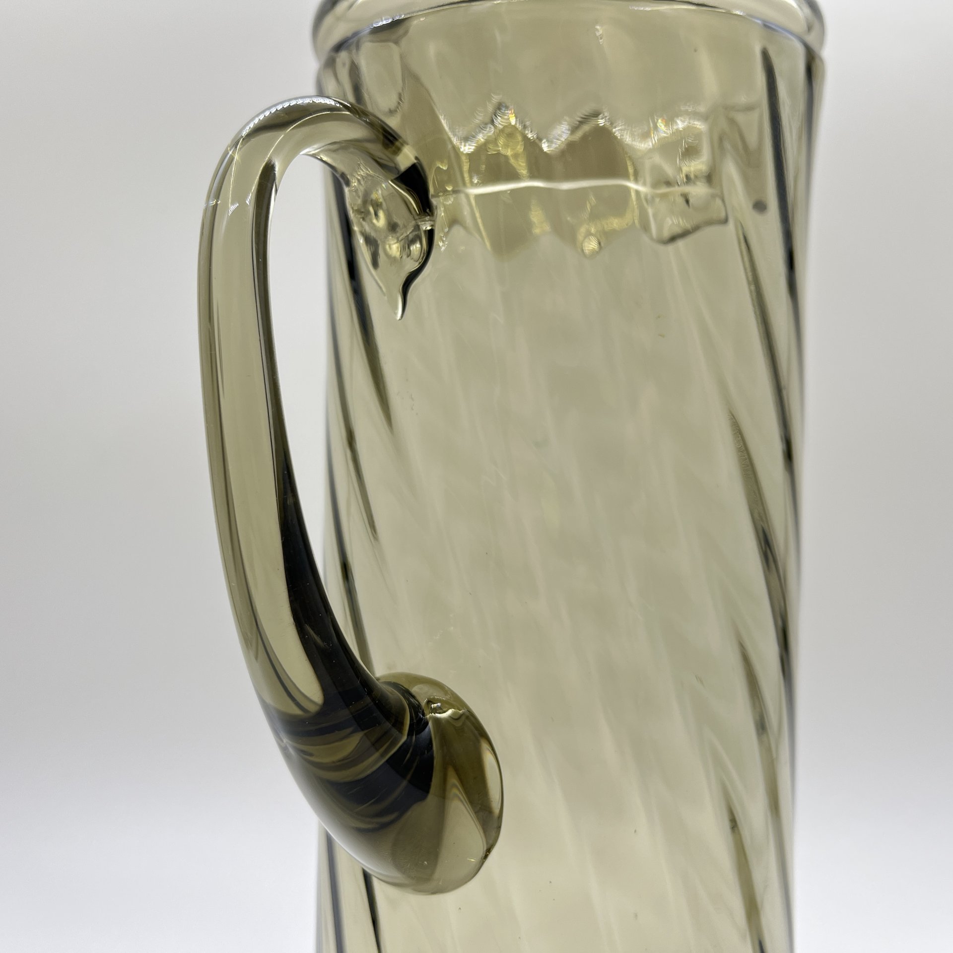 Кувшин с крышкой для подачи холодных напитков, цветное стекло, СССР, 1970-1990 гг.