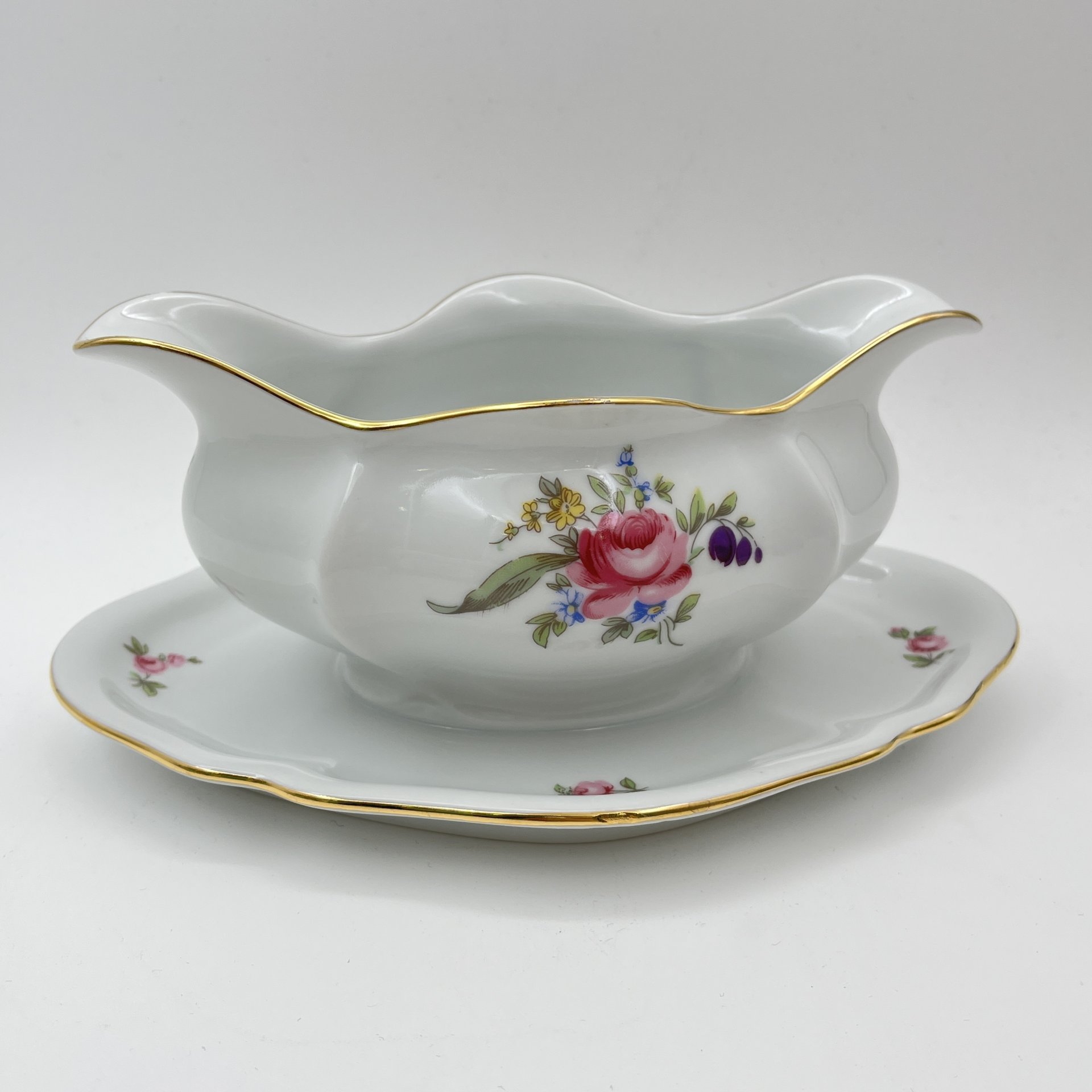Соусник, украшенный цветочным декором, фарфор, деколь, золочение, Bohemia (Neurohlau), Германия, 1970-1990 гг.