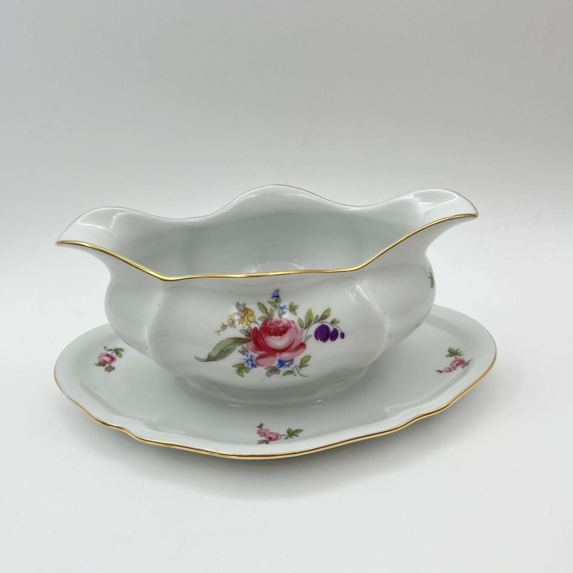 Соусник, украшенный цветочным декором, фарфор, деколь, золочение, Bohemia (Neurohlau), Германия, 1970-1990 гг.