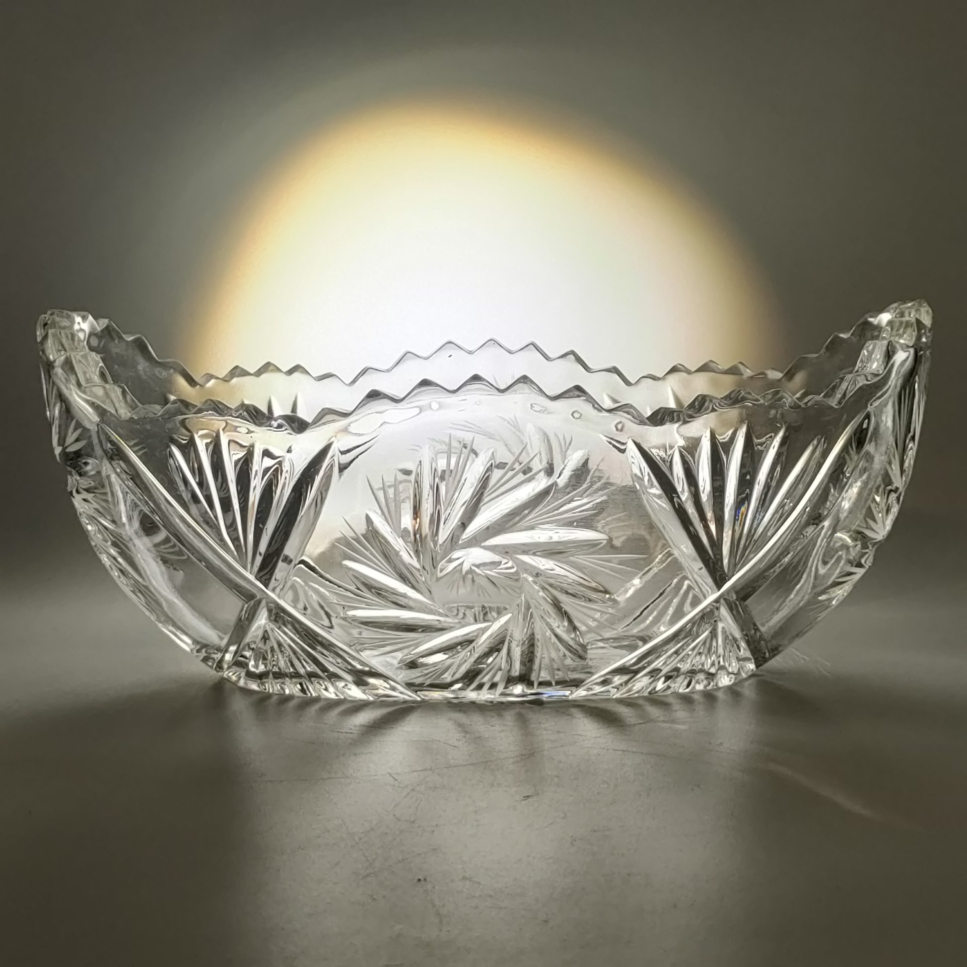 Салатник в форме ладьи с резным декором, хрусталь, алмазная грань, СССР, 1970-1990 гг.