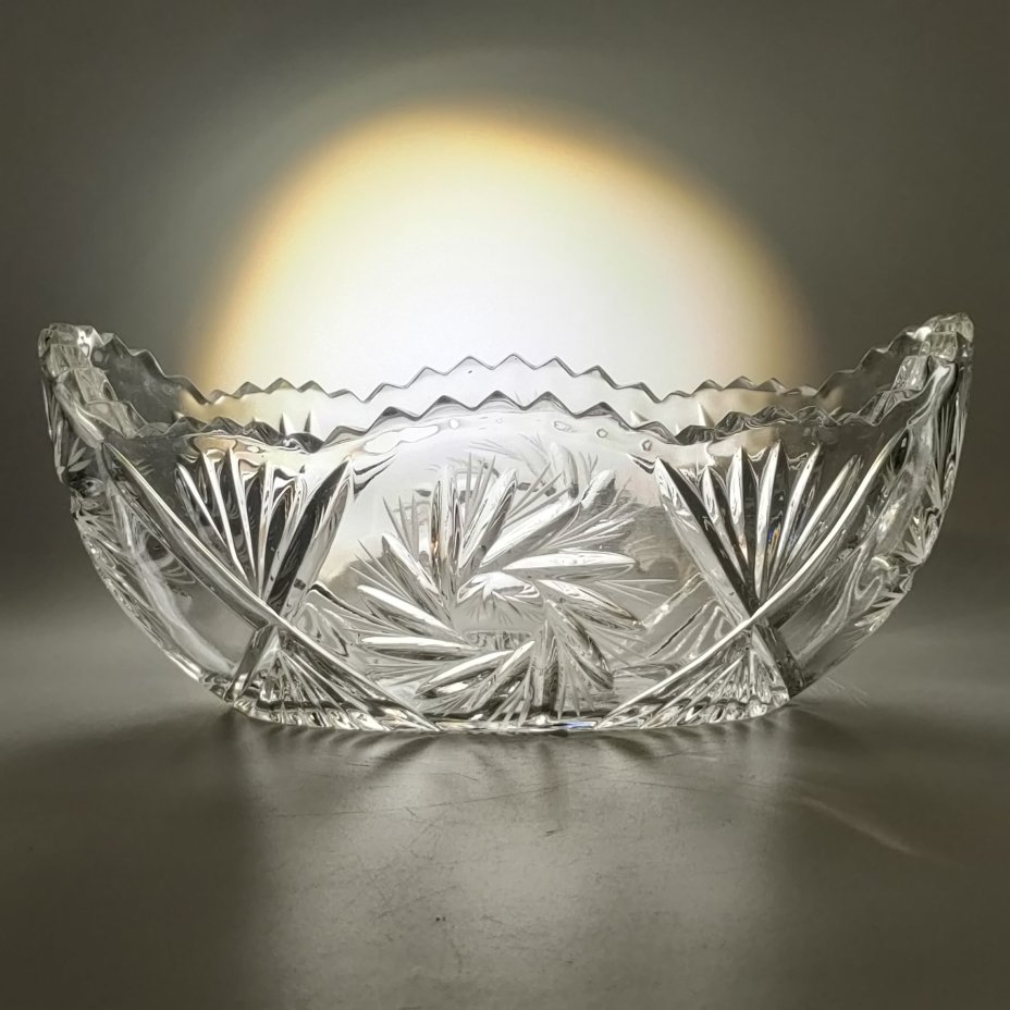 Салатник в форме ладьи с резным декором, хрусталь, алмазная грань, СССР, 1970-1990 гг.