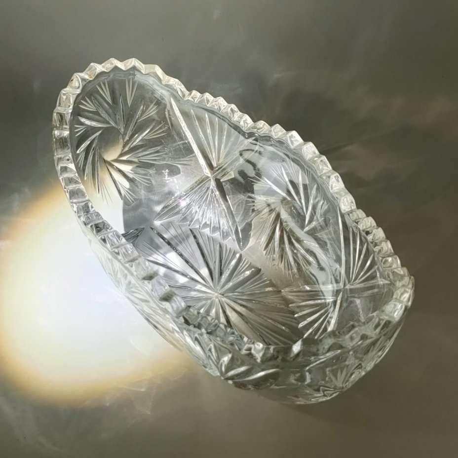 Салатник в форме ладьи с резным декором