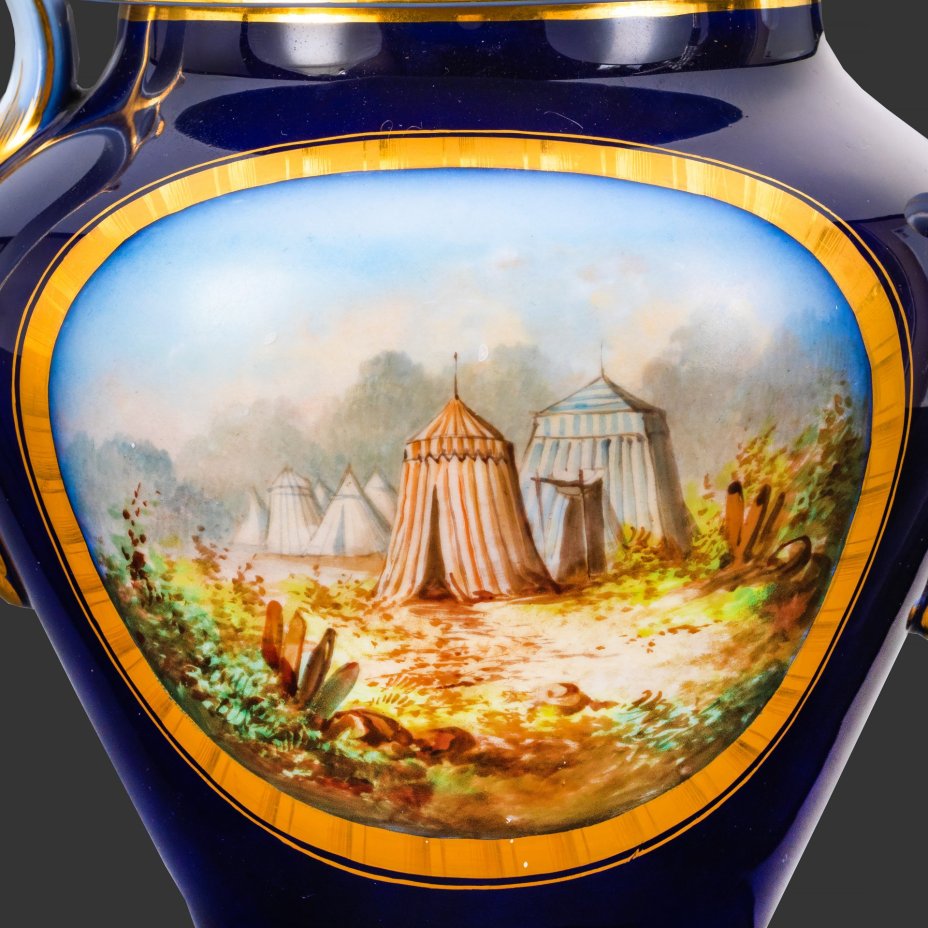 Чайник с батальным сюжетом "Битва при Аньяделло" (Bataille d'Agnadel) (выполнена для дворца Тюильри "Chateau des Tuileries"), фарфор, крытье кобальтом, золочение, цировка, роспись, Севрская фарфоровая мануфактура (Sevres), Франция, 1844 г.