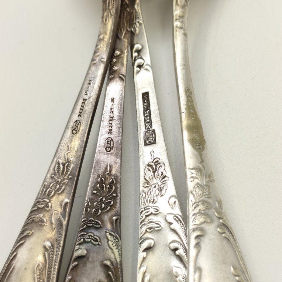 Набор из 4-х чайных ложек, украшенных растительным декором, мНЦ (медь-никель-цинк), Вольнянский завод столовых приборов им. Шевченко (ЗiШ, ЗиШ), СССР, 1960-1970 гг.