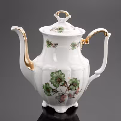 Чайник с дольчатым туловом и цветочным декором, Tielsch Walbrzych