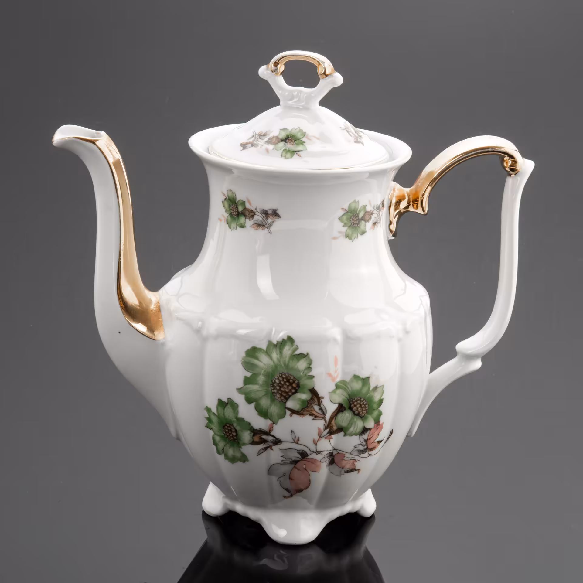 Чайник с дольчатым туловом и цветочным декором, Tielsch Walbrzych