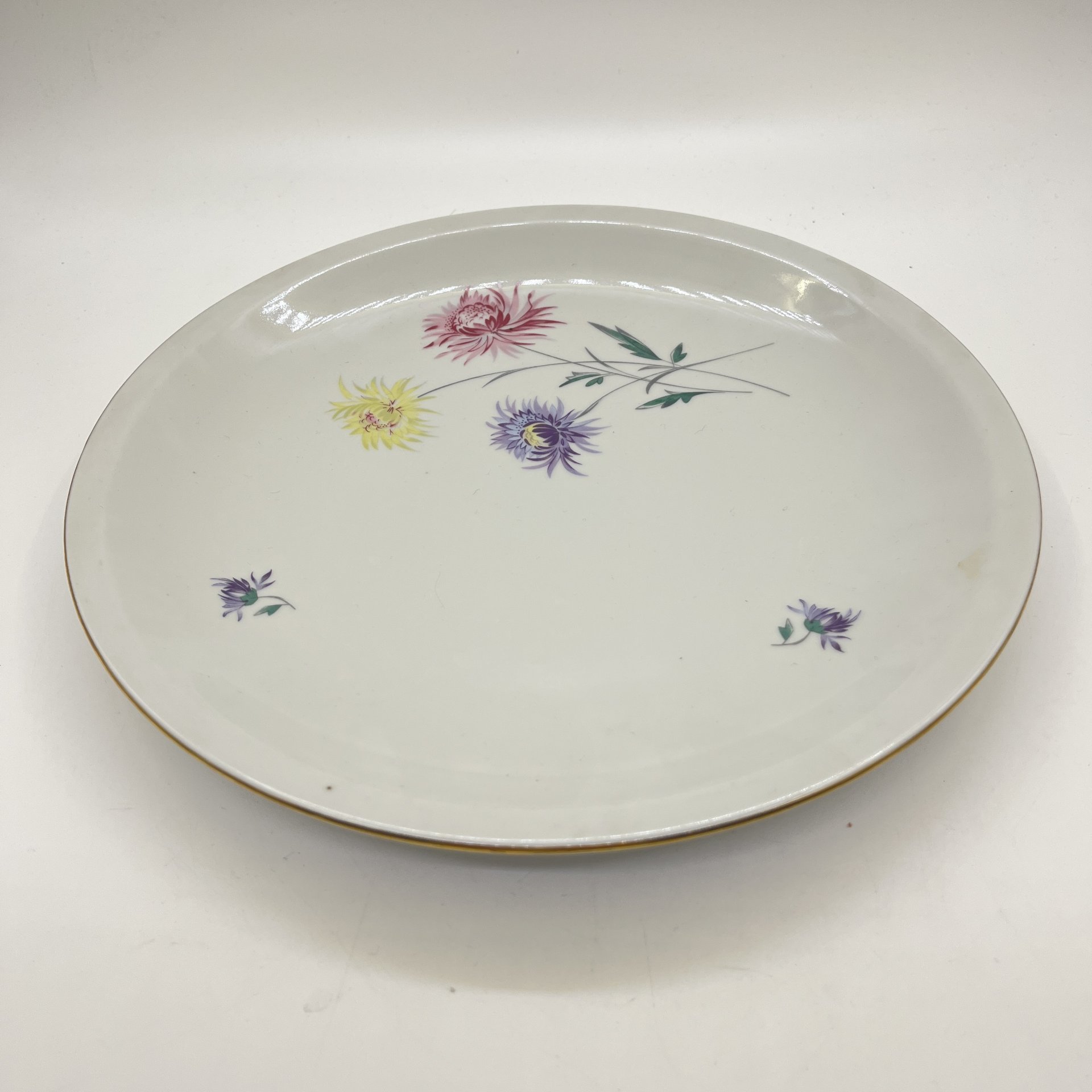 Блюдо сервировочное с цветочным декором