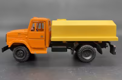 Модель автомобиля "ЗИЛ-4331" (автоцистерна)