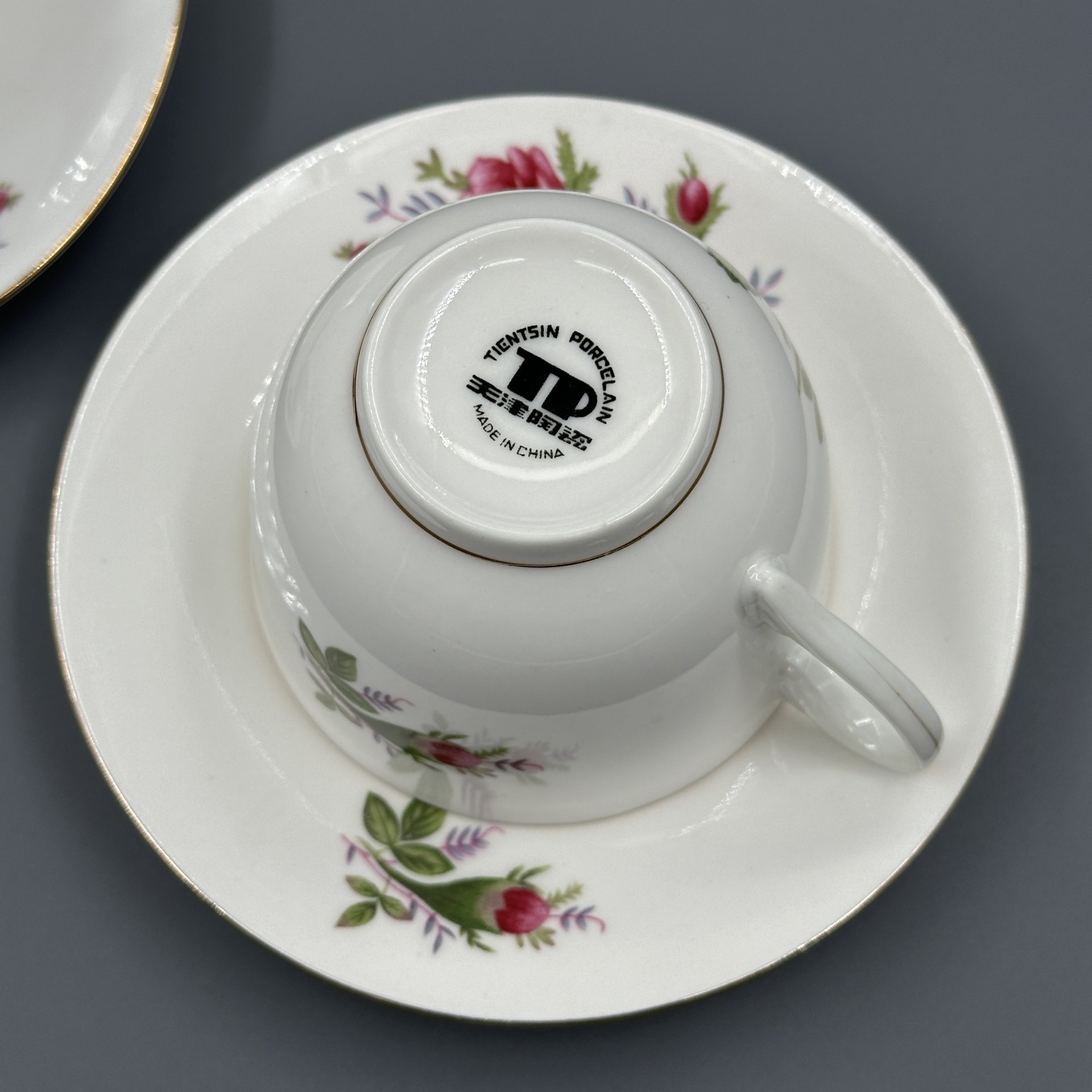 Набор из 2 кофейных пар , украшенных цветочным декором Tietsin Porcelain, Китай