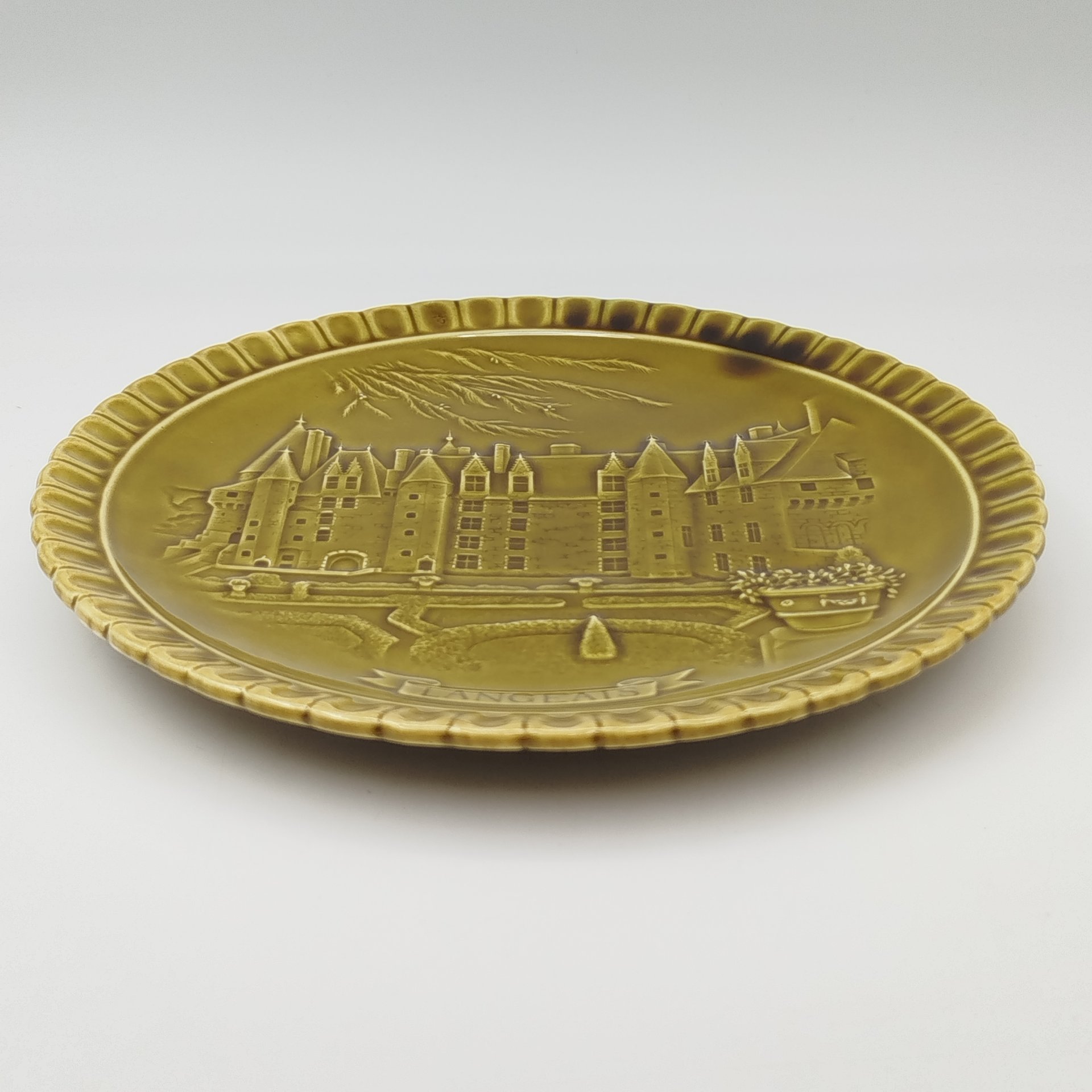 Декоративная тарелка из серии "Замки Франции"  (Langeais), Gien, керамика, глазурь, Франция, 1960-1971 гг.