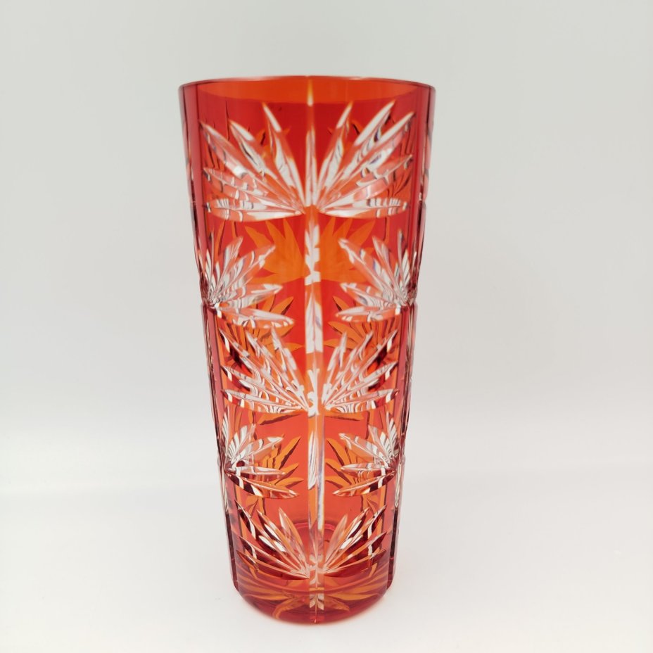 Ваза для цветов, украшенная растительным декором, стекло, алмазная грань, Стекольный завод «Красный май», СССР, 1960-1980 гг.